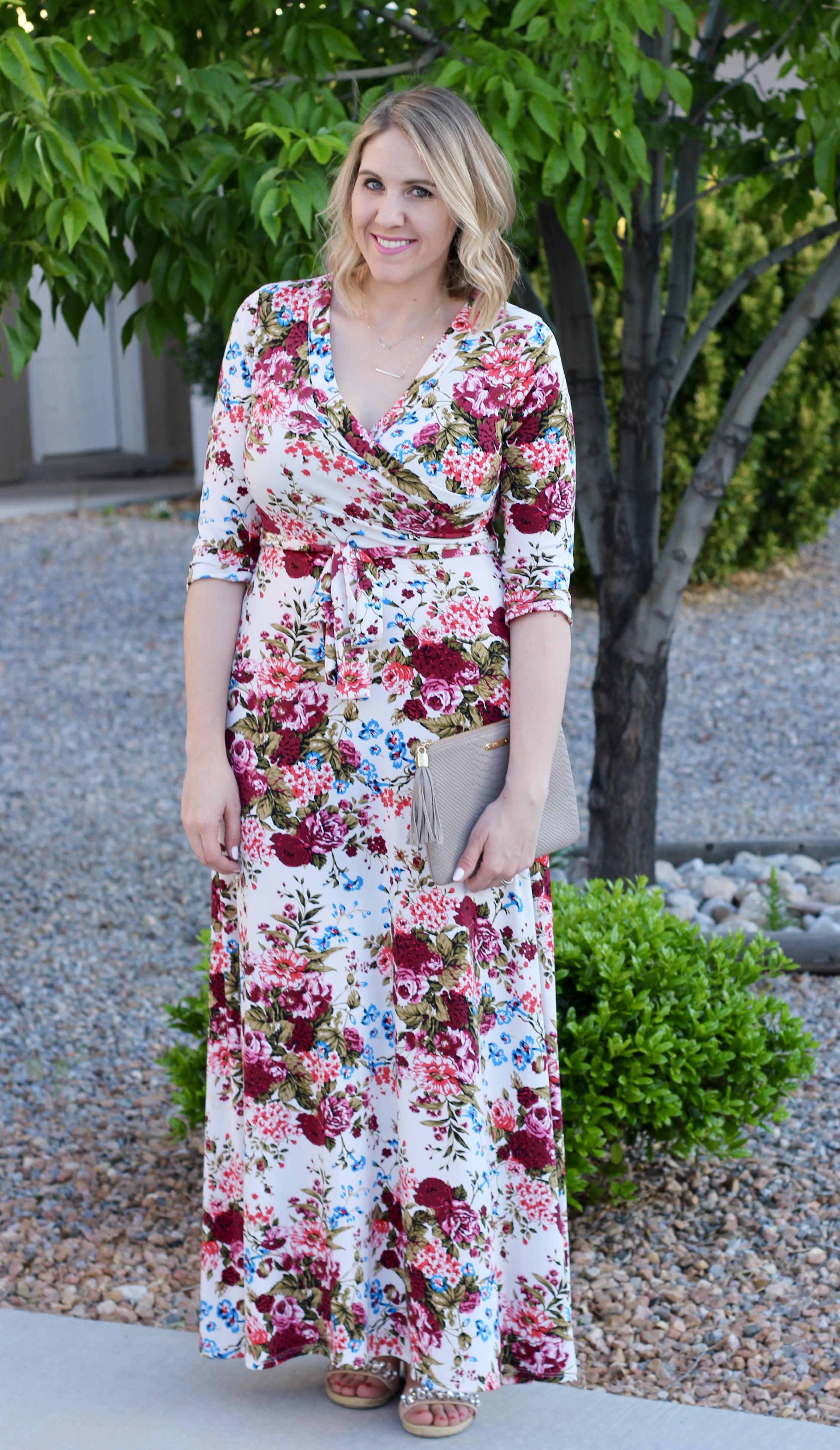 floral maxi dress pink blush, curvy style, #nursingfriendlydress #maxidress