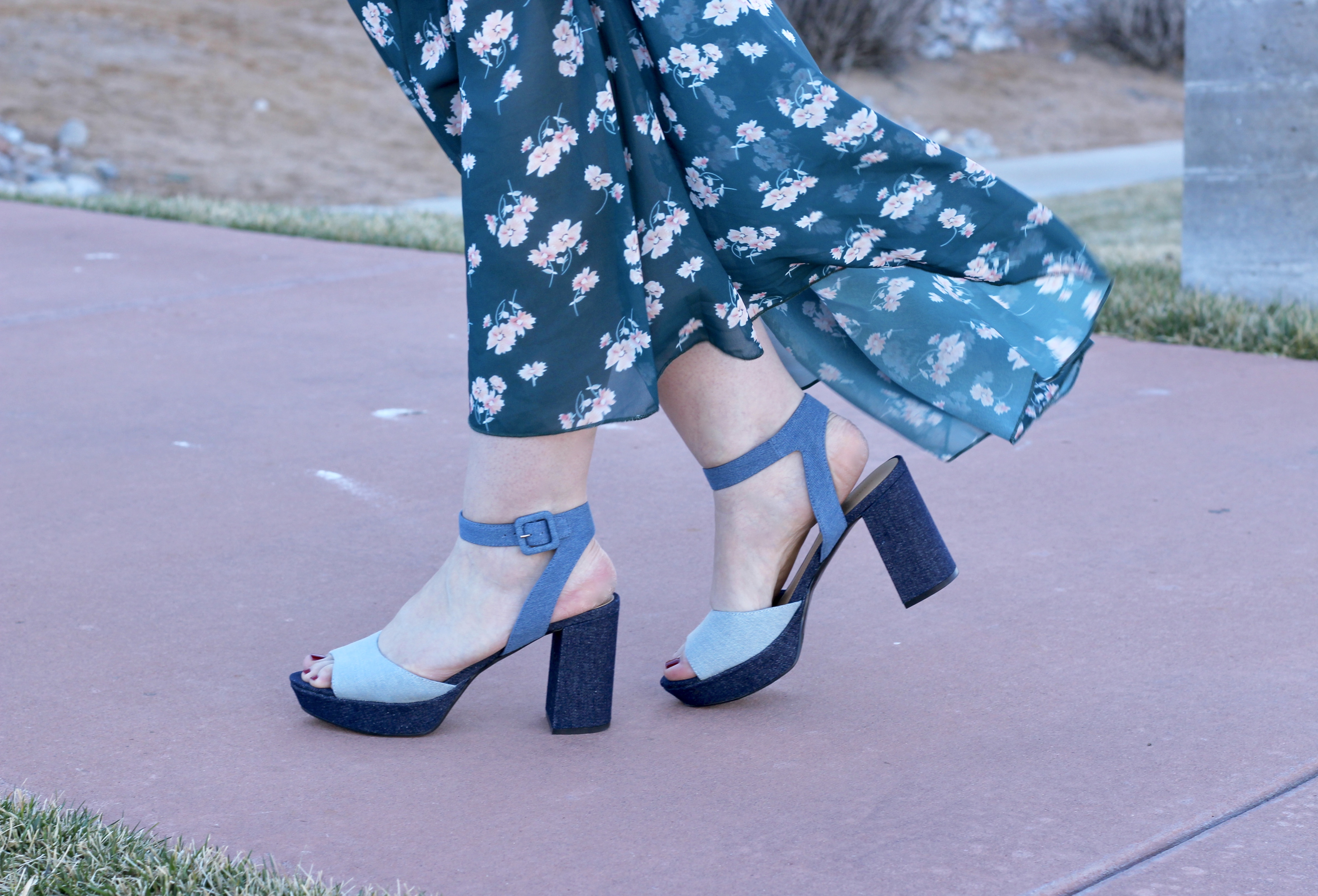 marc_fisher_spring_sandals_chambray