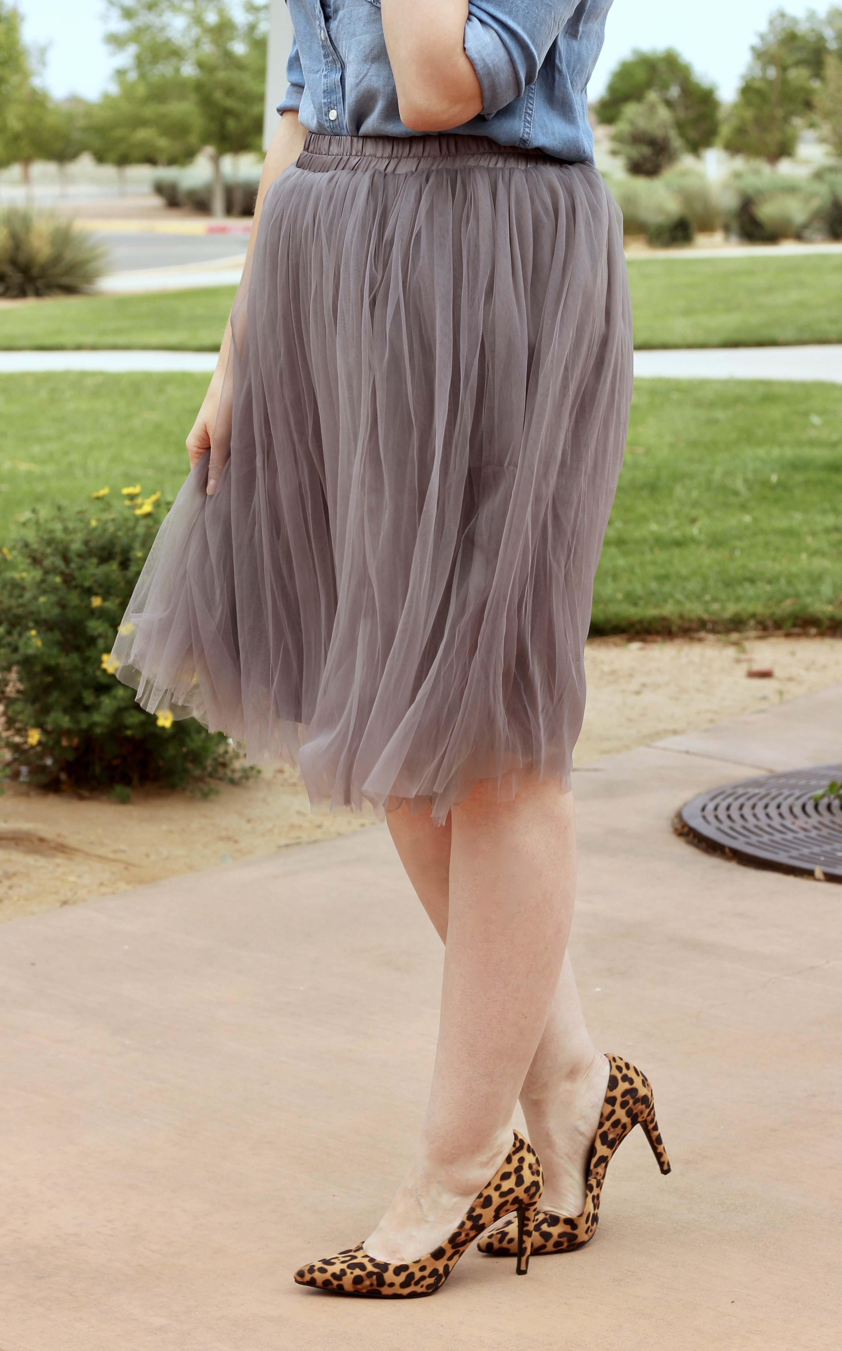 cute gray tulle skirt outfit