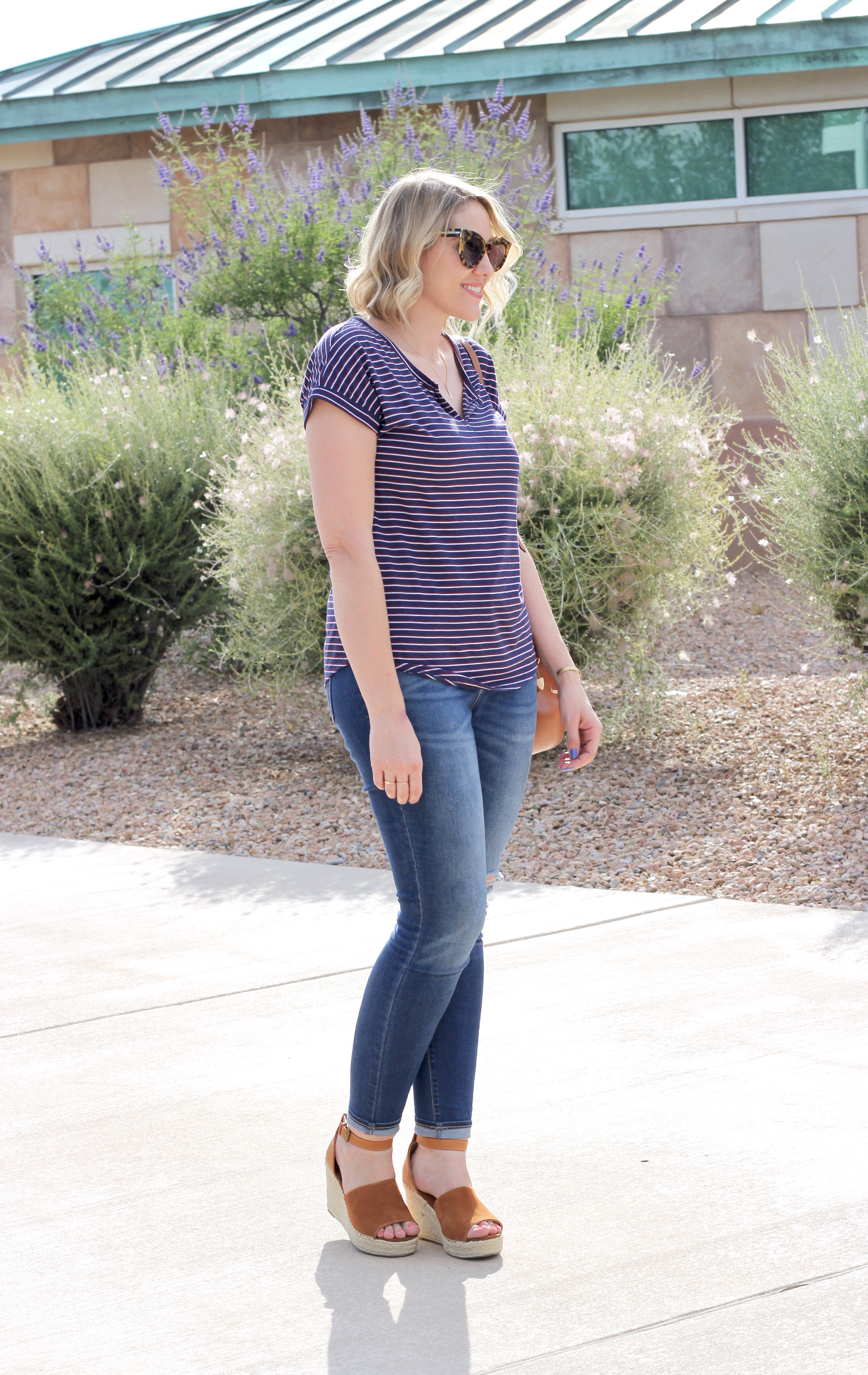 easy jeans and tee outfit with wedges