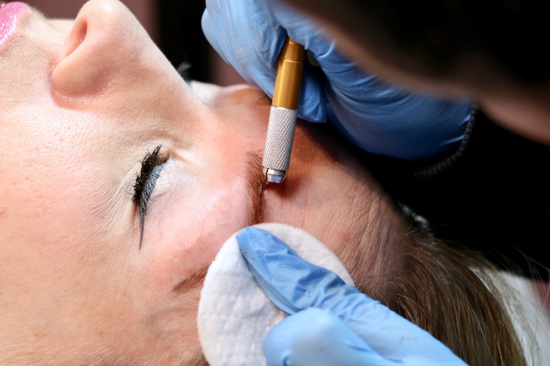 eyebrow microblading