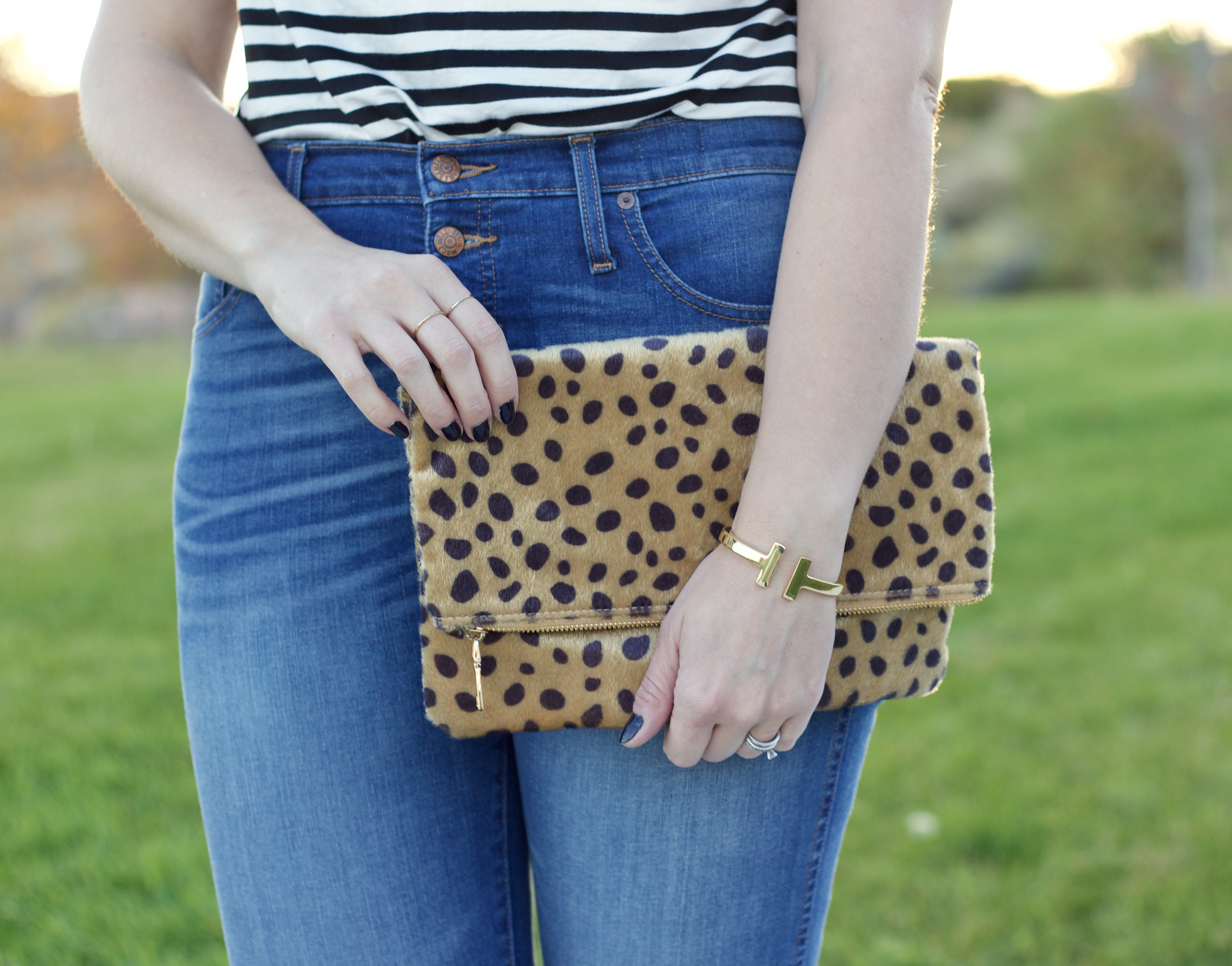 leopard fold over clutch fall outfit