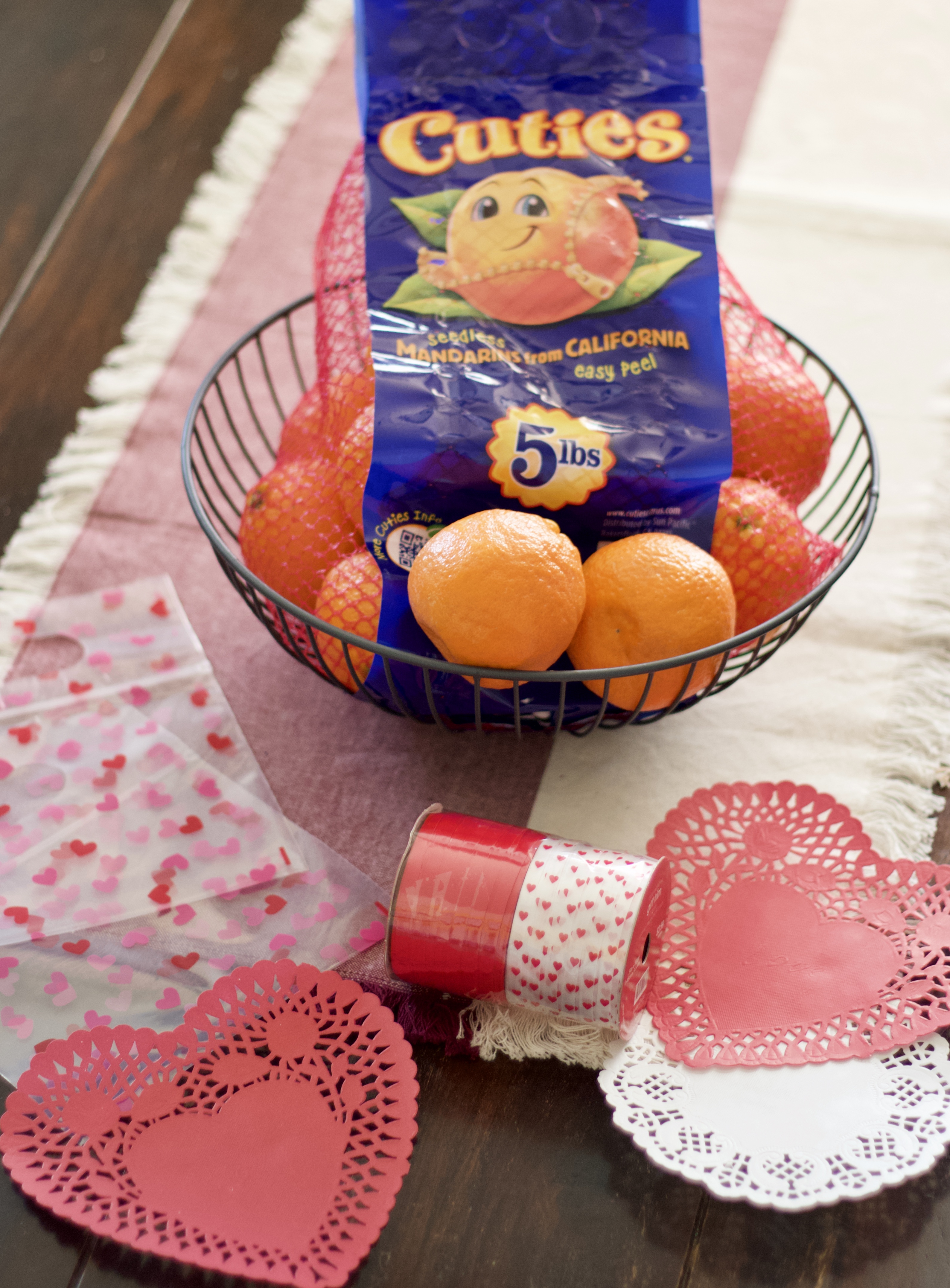 diy valentines for kids with cuties #100daysofsunshine #diyvalentine #healthyvalentine