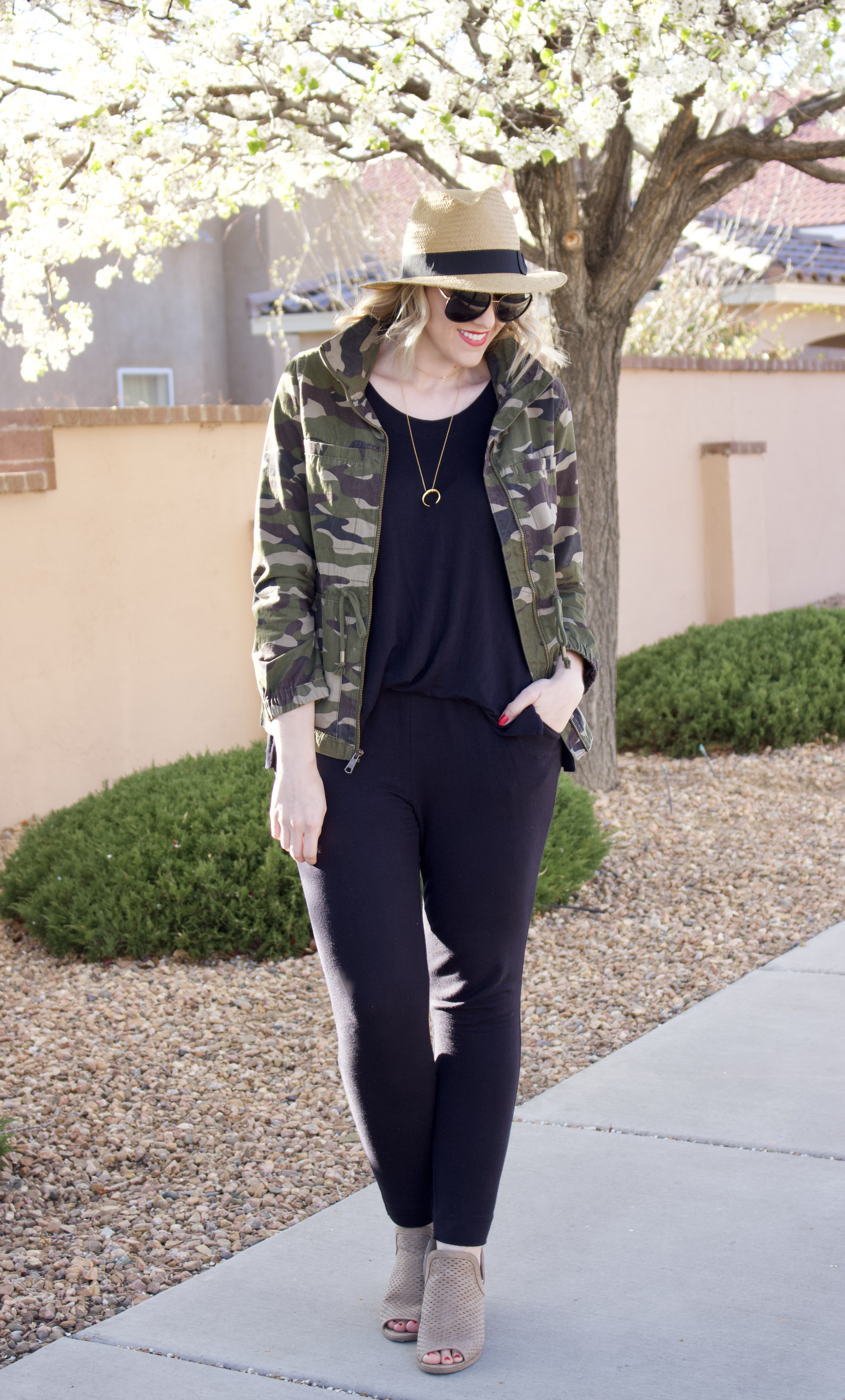 black jumpsuit camo jacket #camojacket #jumpsuit #momstyle