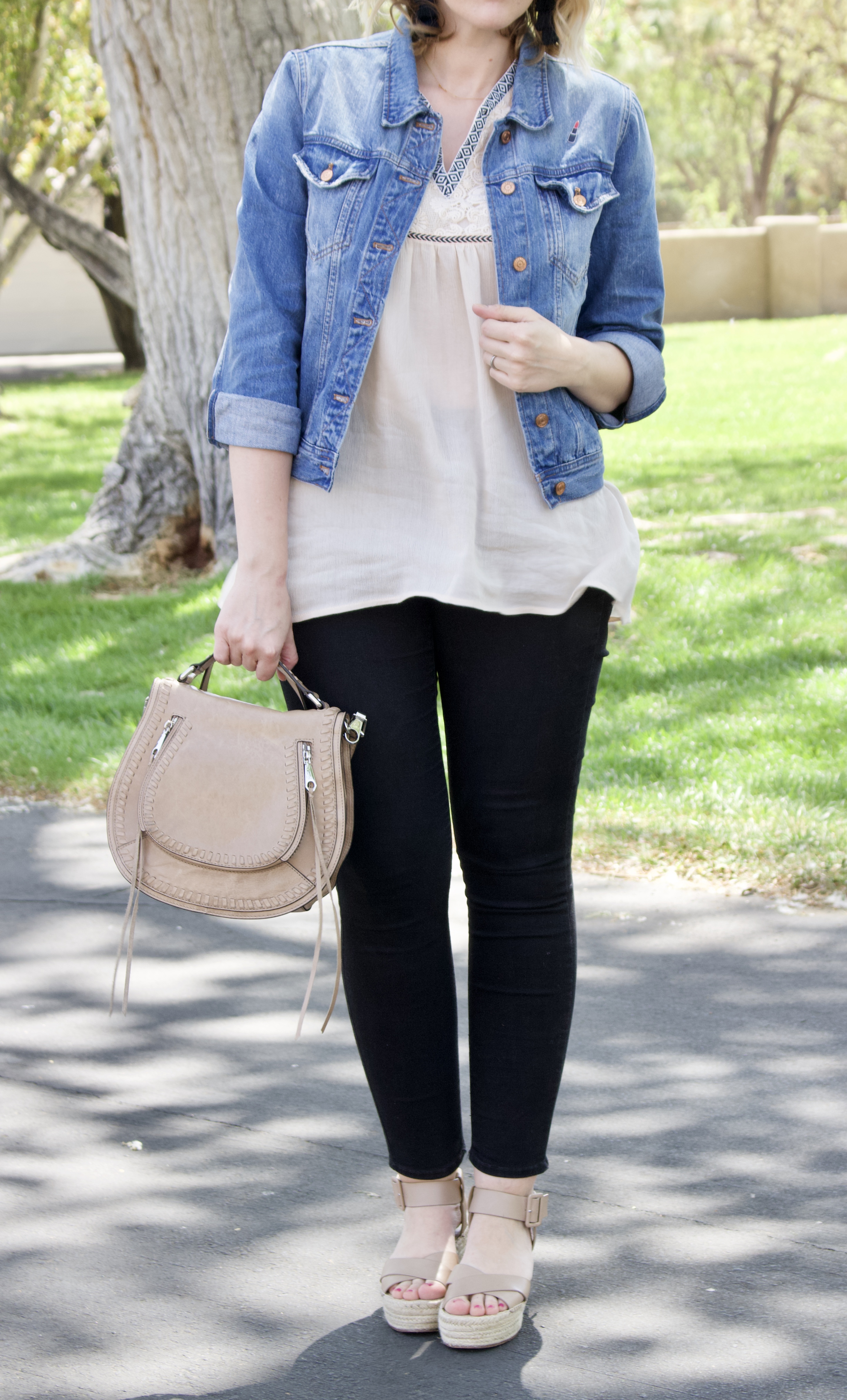 old navy rockstar jeans, sole society sandals #oldnavystyle #oldnavy #blackjeans #jeanjacket 