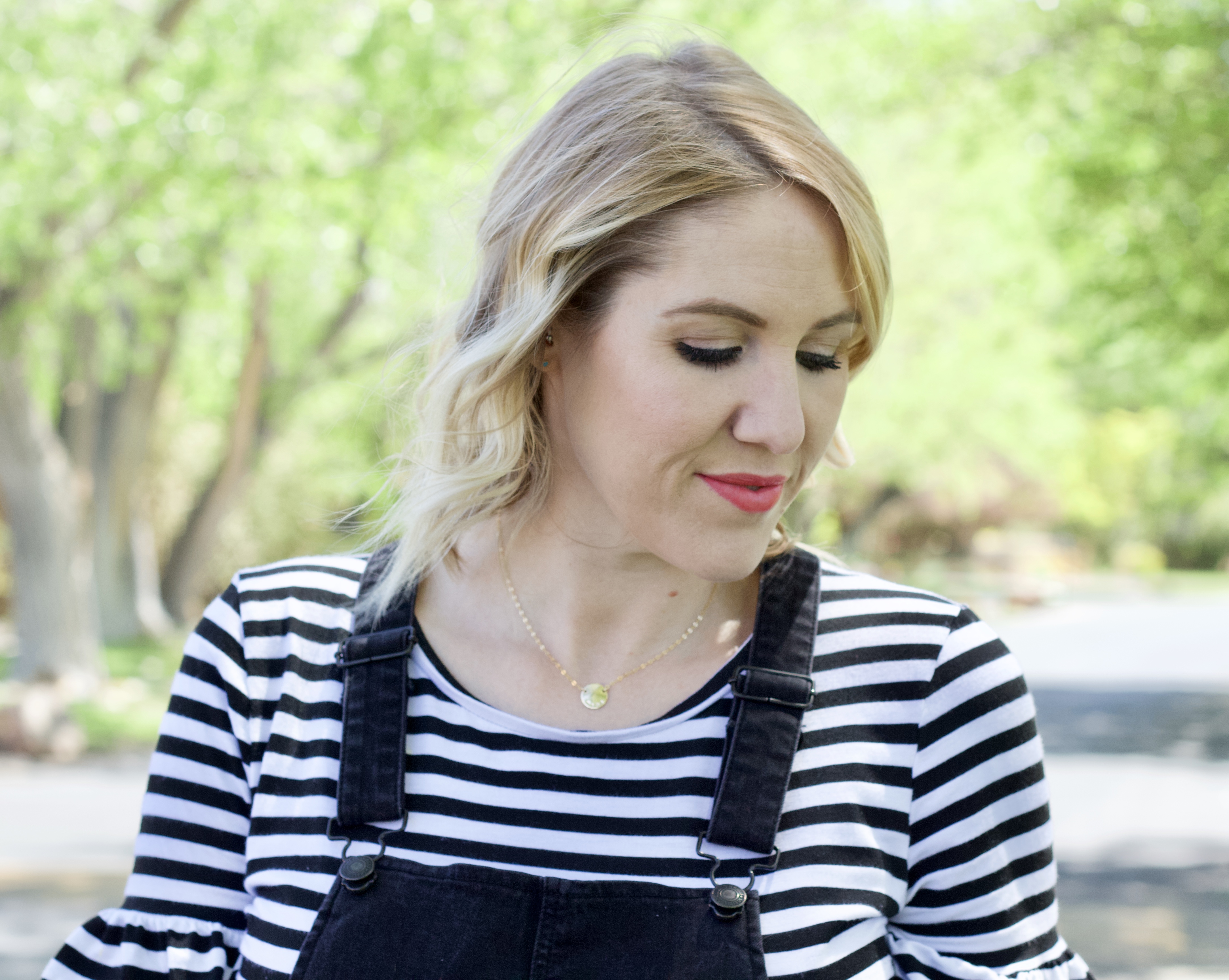 bright red lipstick urban decay for daytime #redlipstick #urbandecay #overalls #springstyle