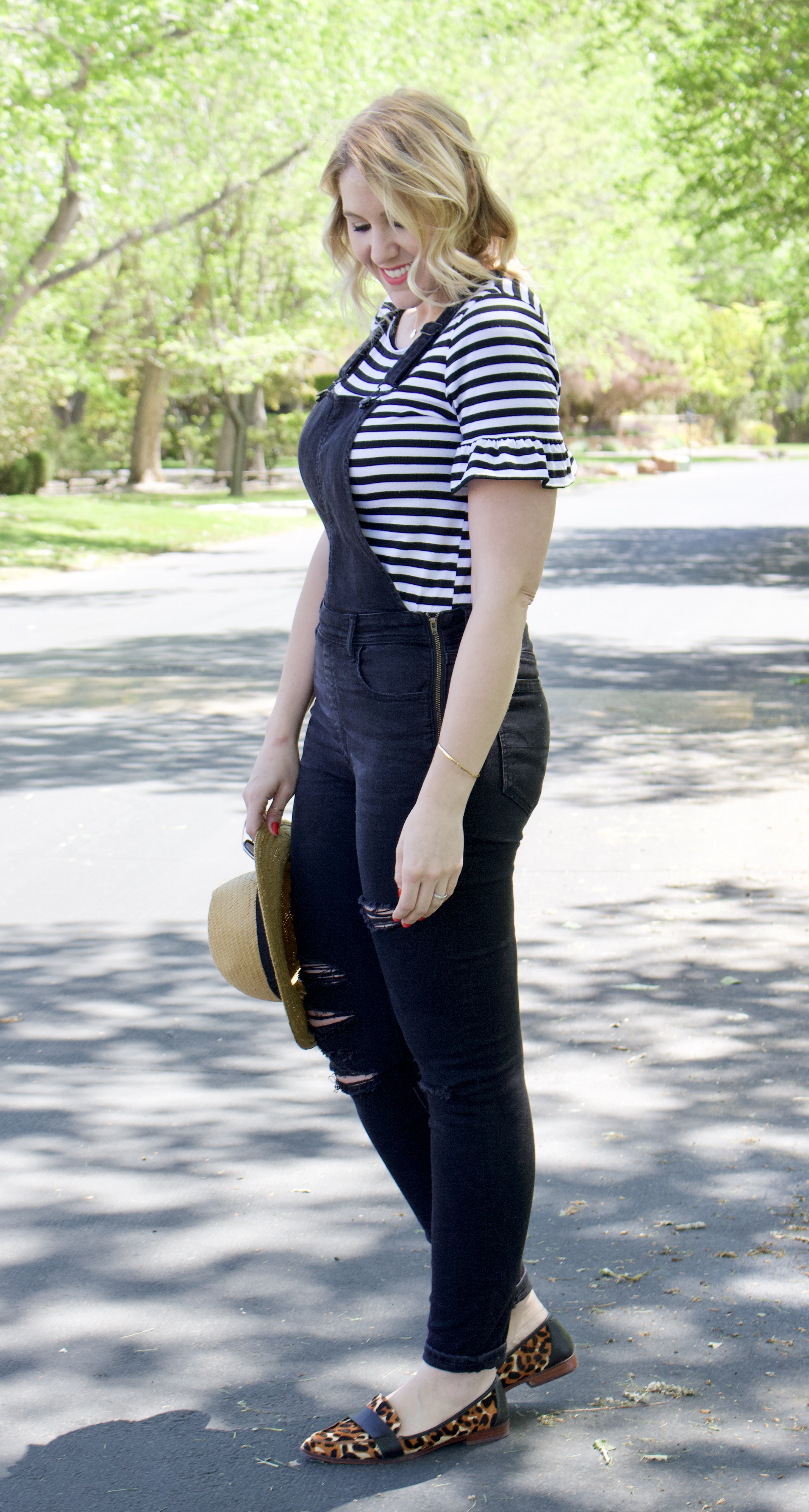 how to style black distressed overalls #overallsoutfit #overalls #curvyfashion #stripes