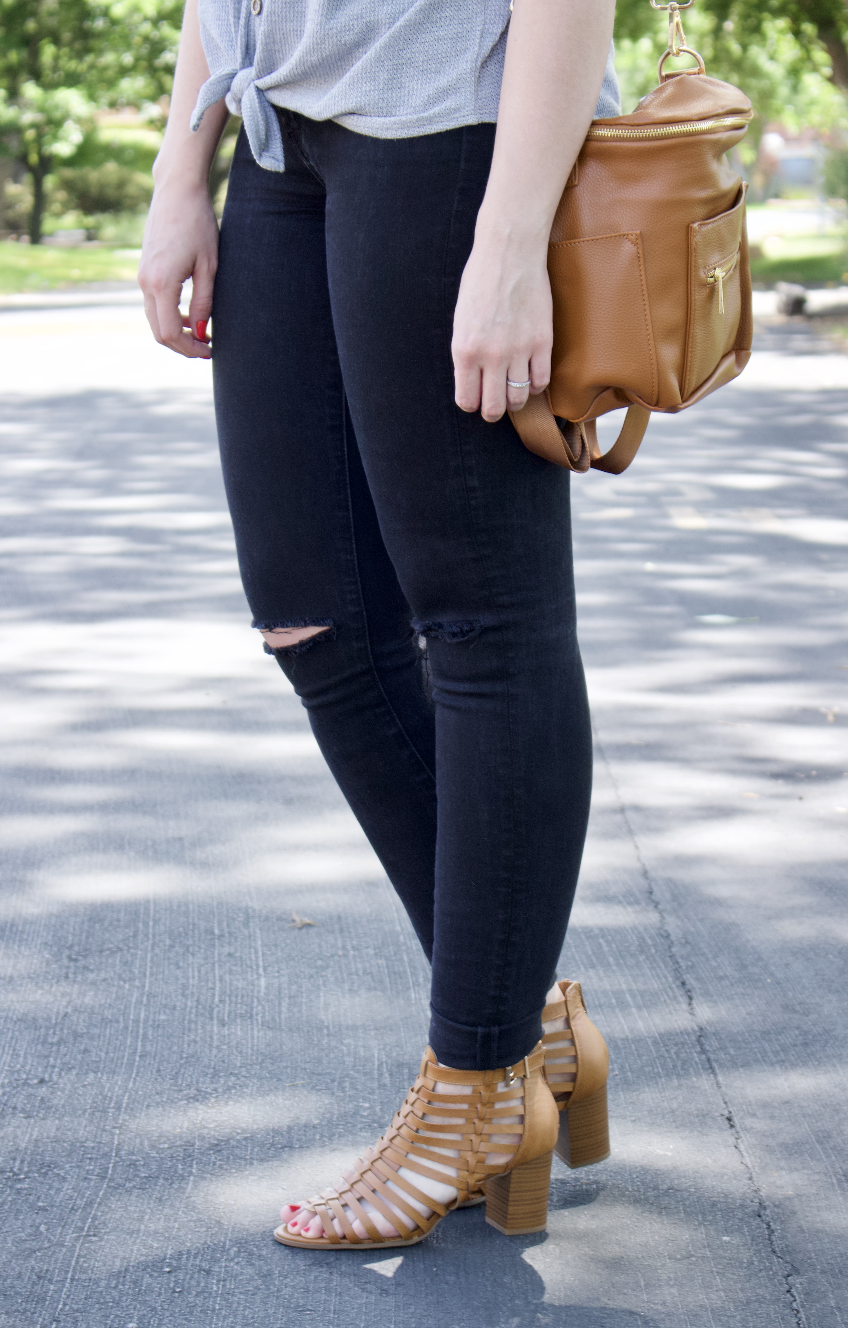 american eagle black distressed jeans #distresseddenim #jeans #blackjeans #fawndesign