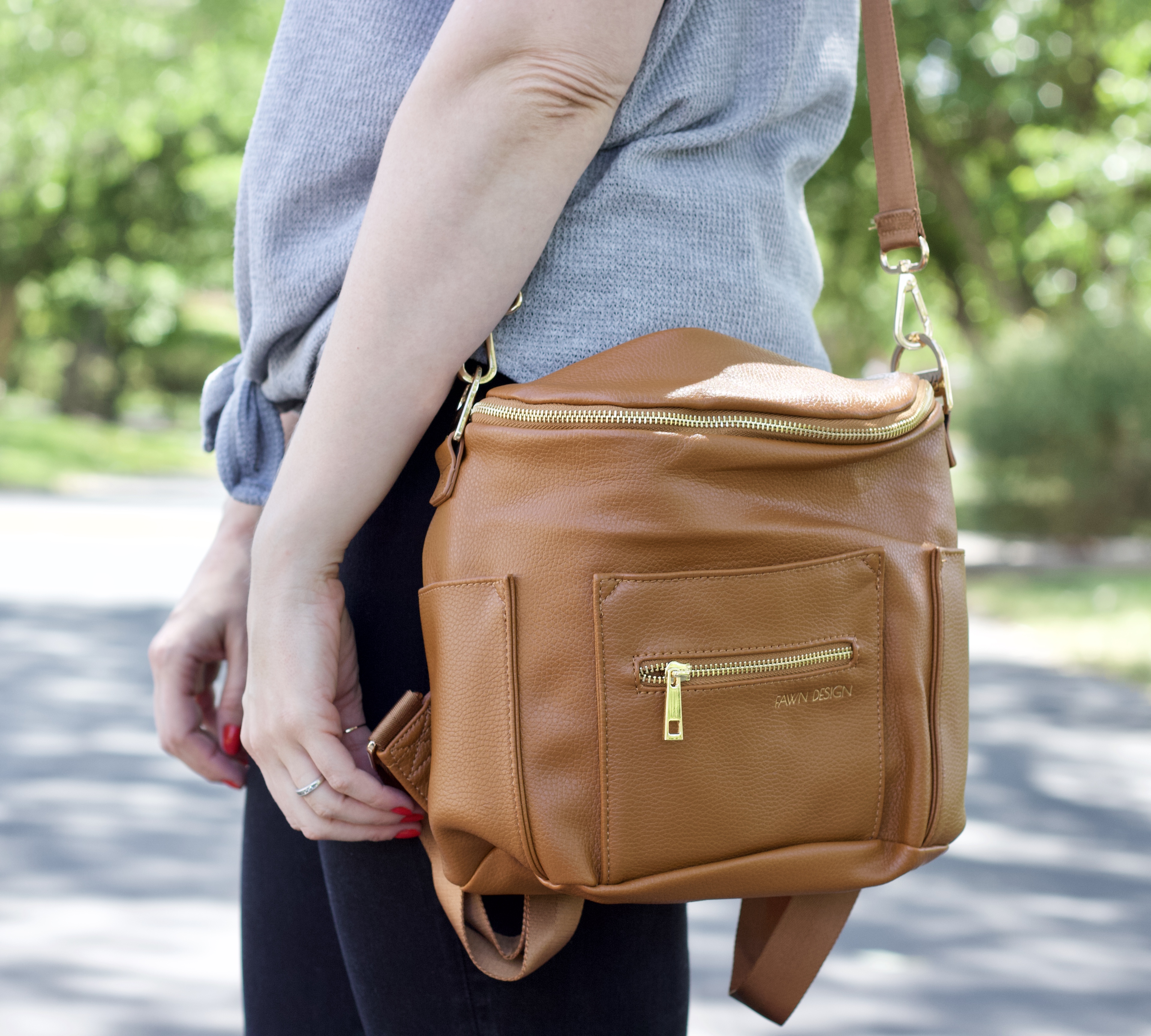 fawn design mini brown #fawndesign #diaperbag #momstyle