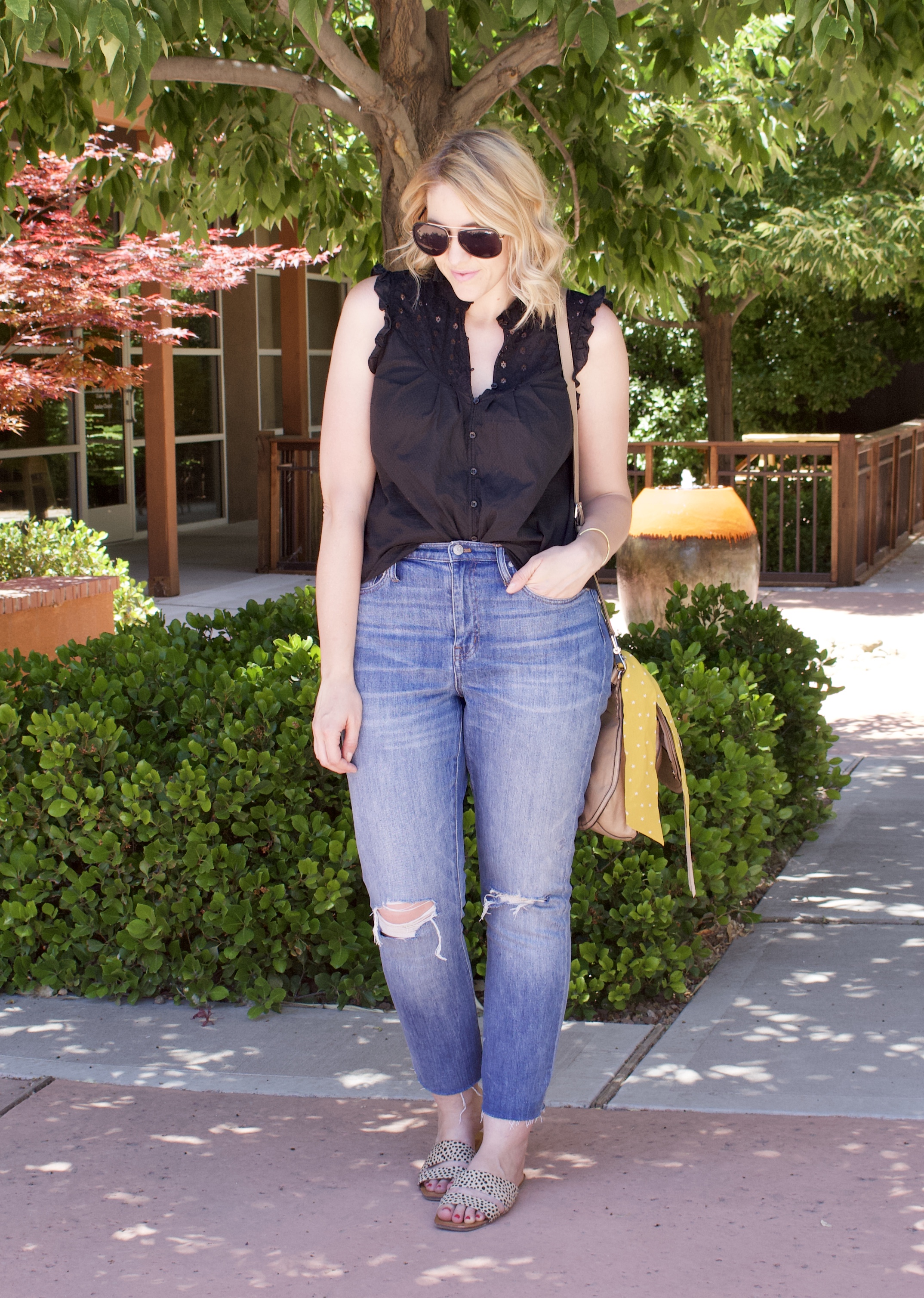 high rise boyfriend jeans madewell #jeans #denimoutfit #summerstyle #theweeklystyleedit