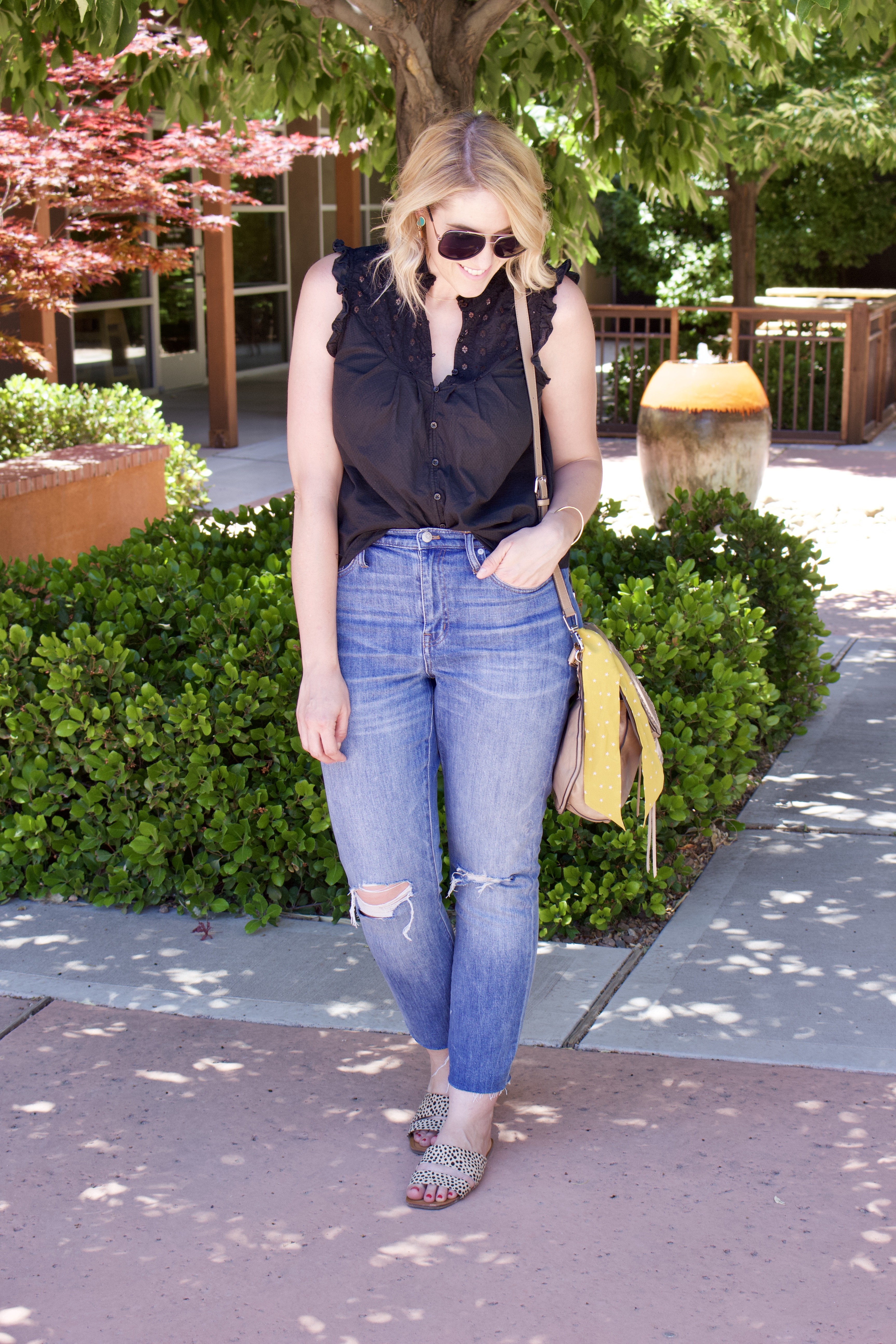 casual summer outfit distressed jeans #jeans #denim #momstyle #fashionblogger