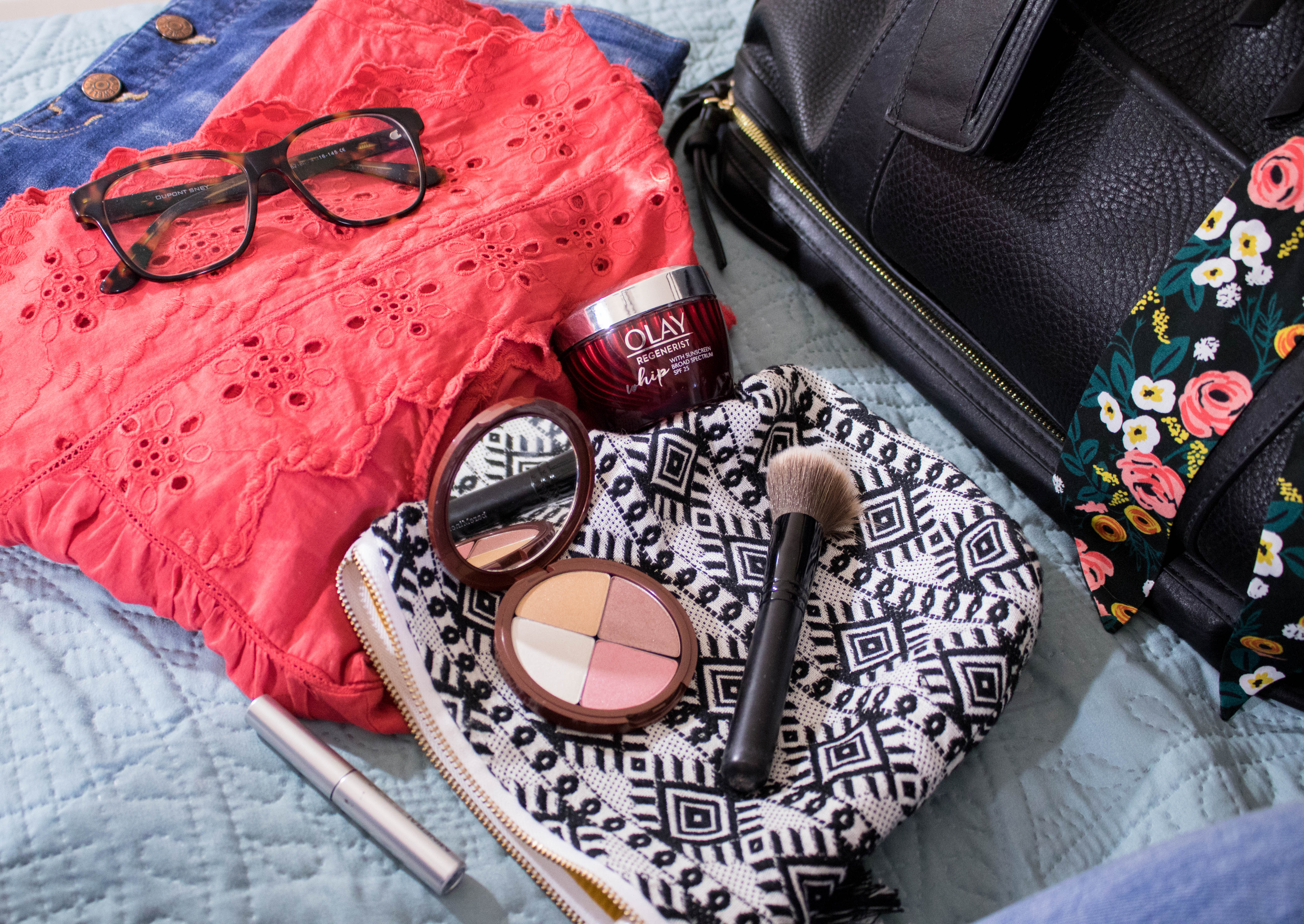 minimize your beauty bag summer travel #beauty #olay #feelthewhip #olaywhips