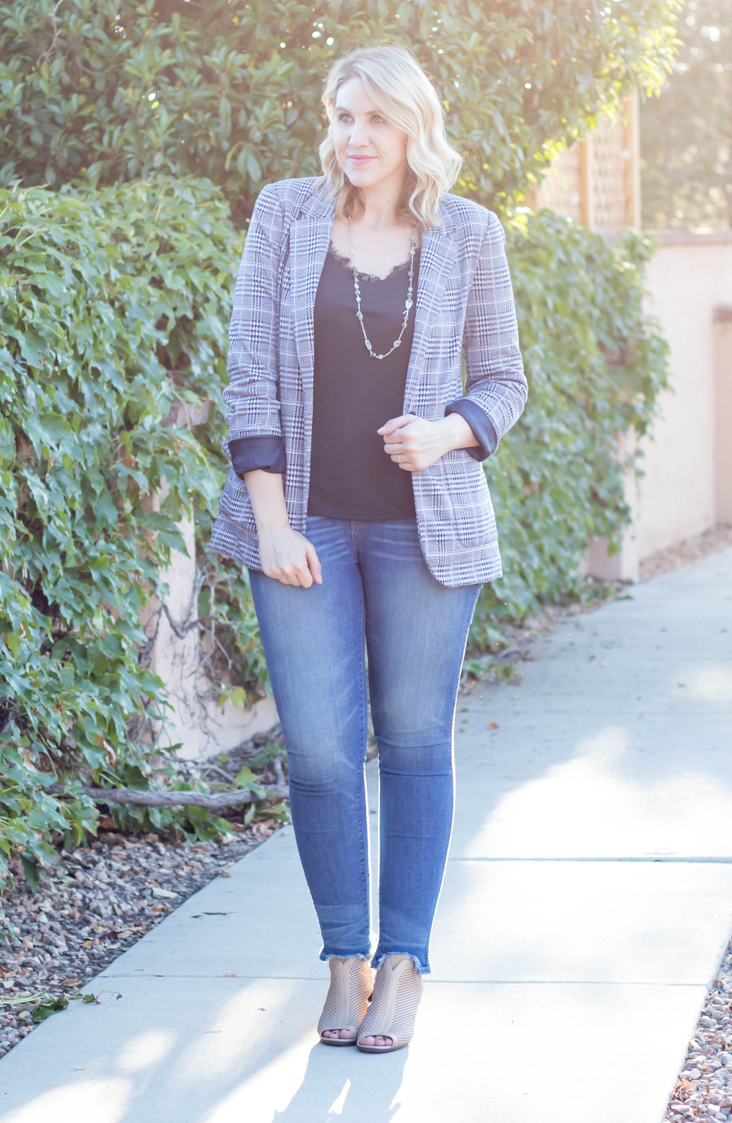 plaid blazer for fall #denim #falloutift #jeansoutfit #blazer