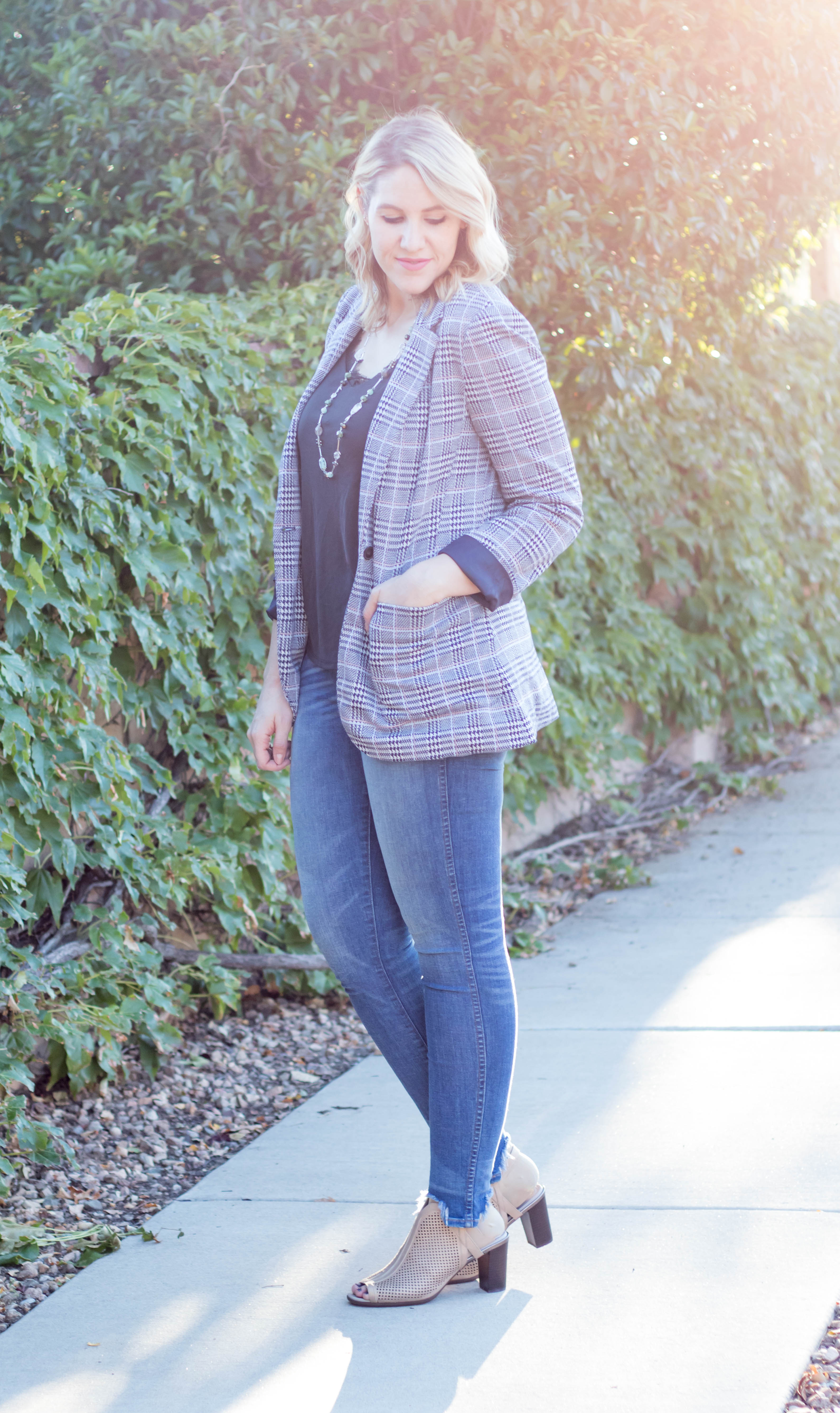 fall outfit with plaid blazer #theweeklystyleedit #fashionblogger #fallfashion #falloutfit