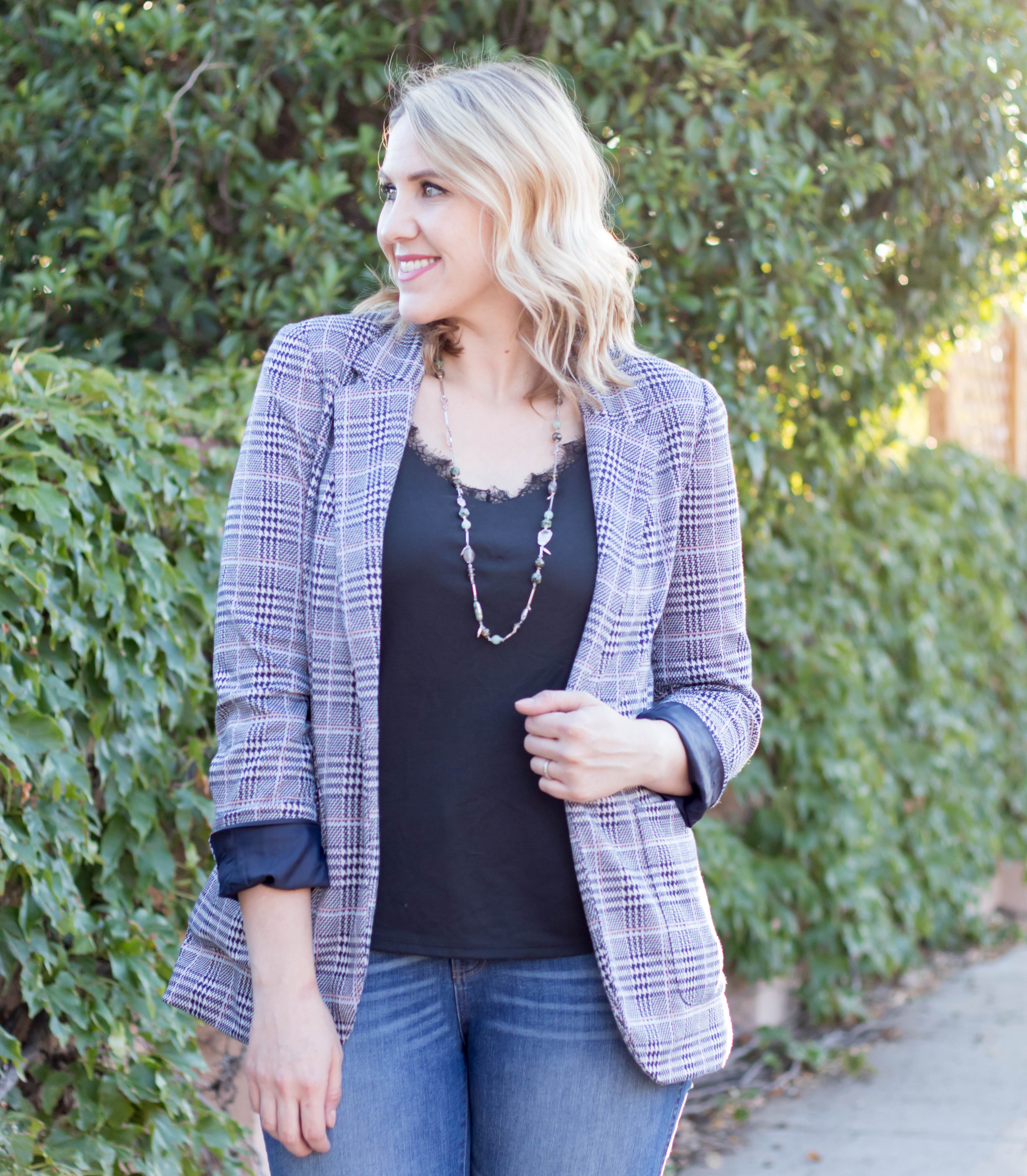 Kendra Scott necklace plaid blazer #kendrascott #plaidblazer #fallfashion