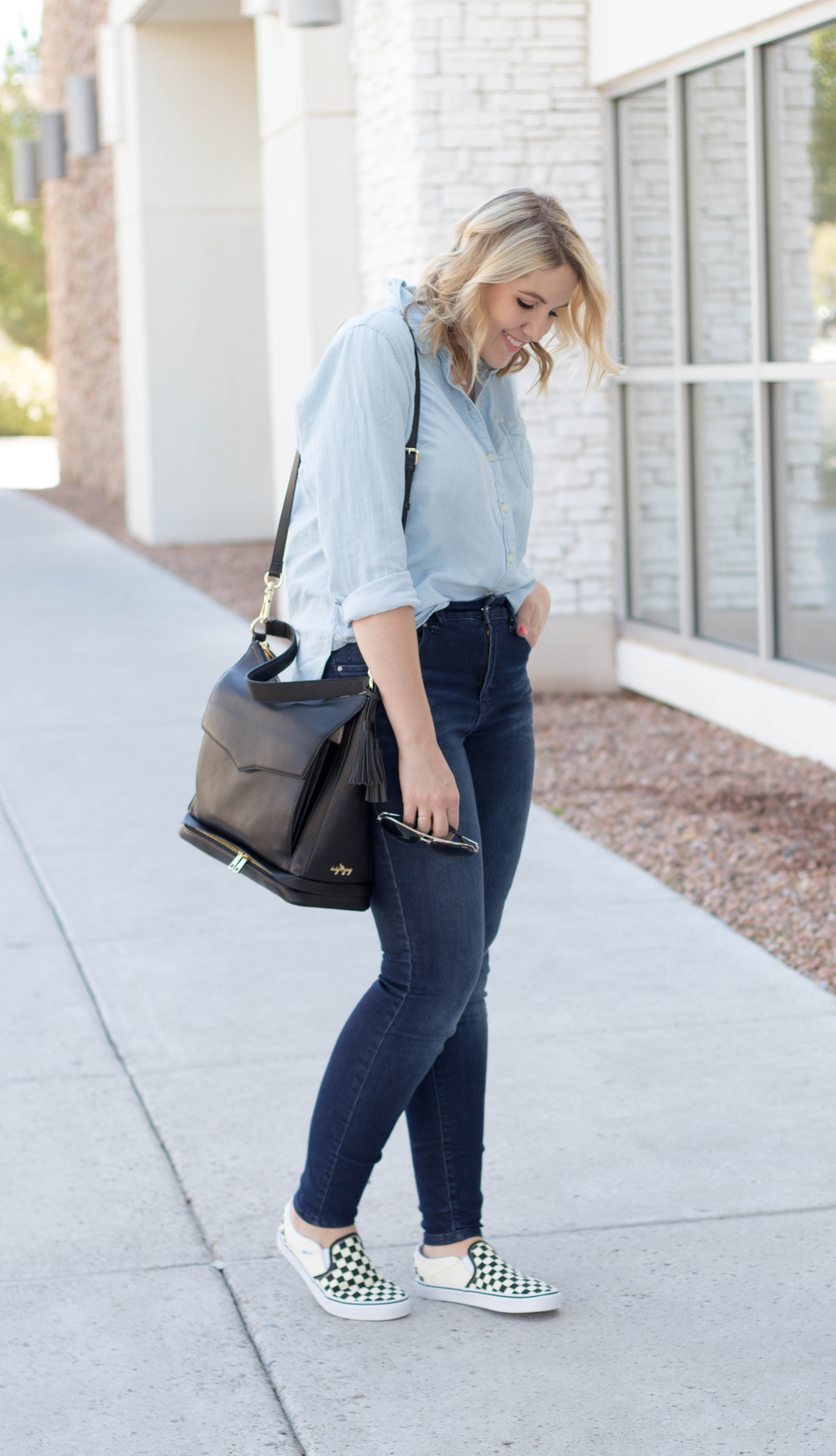 casual mom style outfit #momstyle #styleblogger #chambray #oldnavystyle