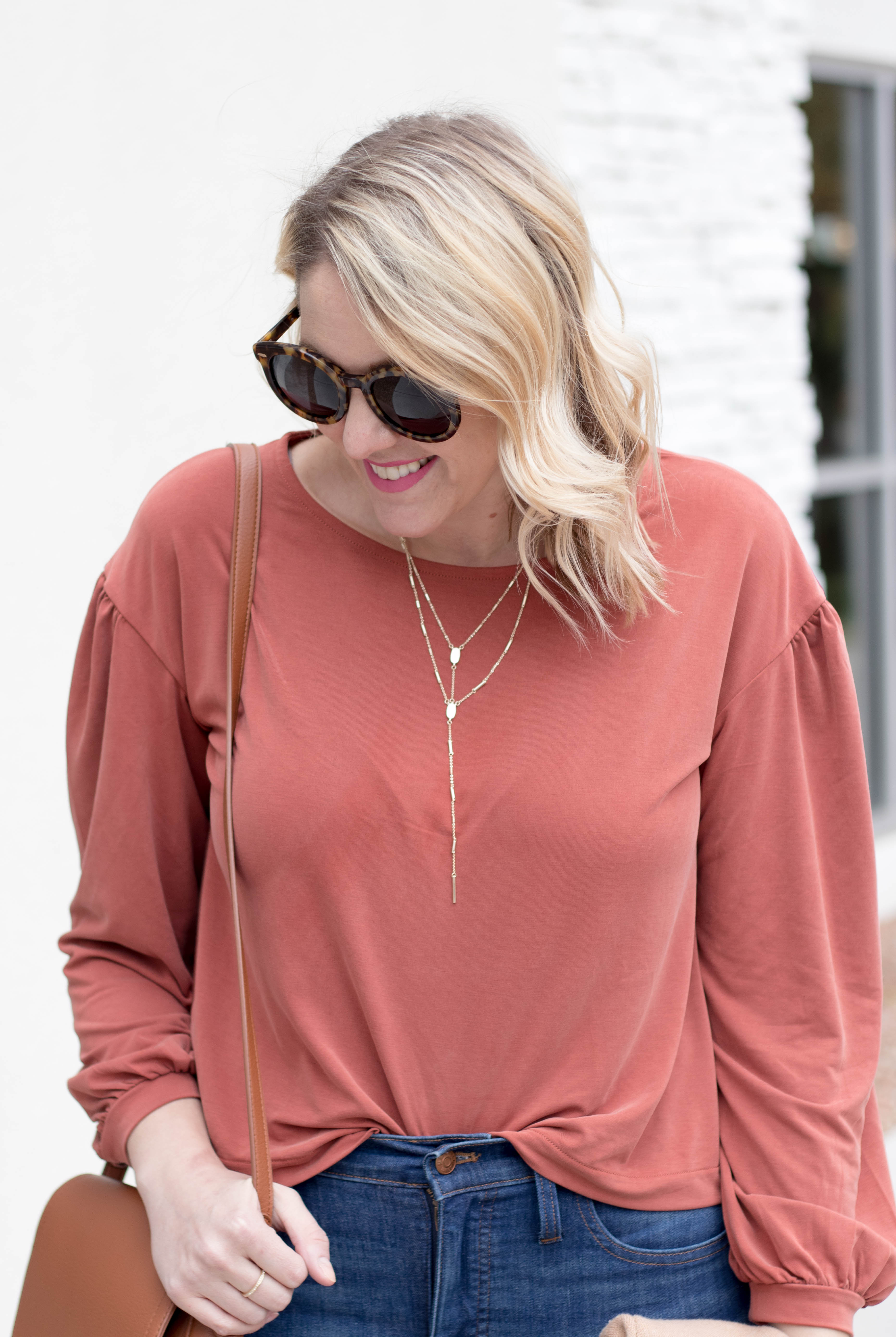 rust top kendra scott necklace #kendrascott #madewelltop #madewelloutfit