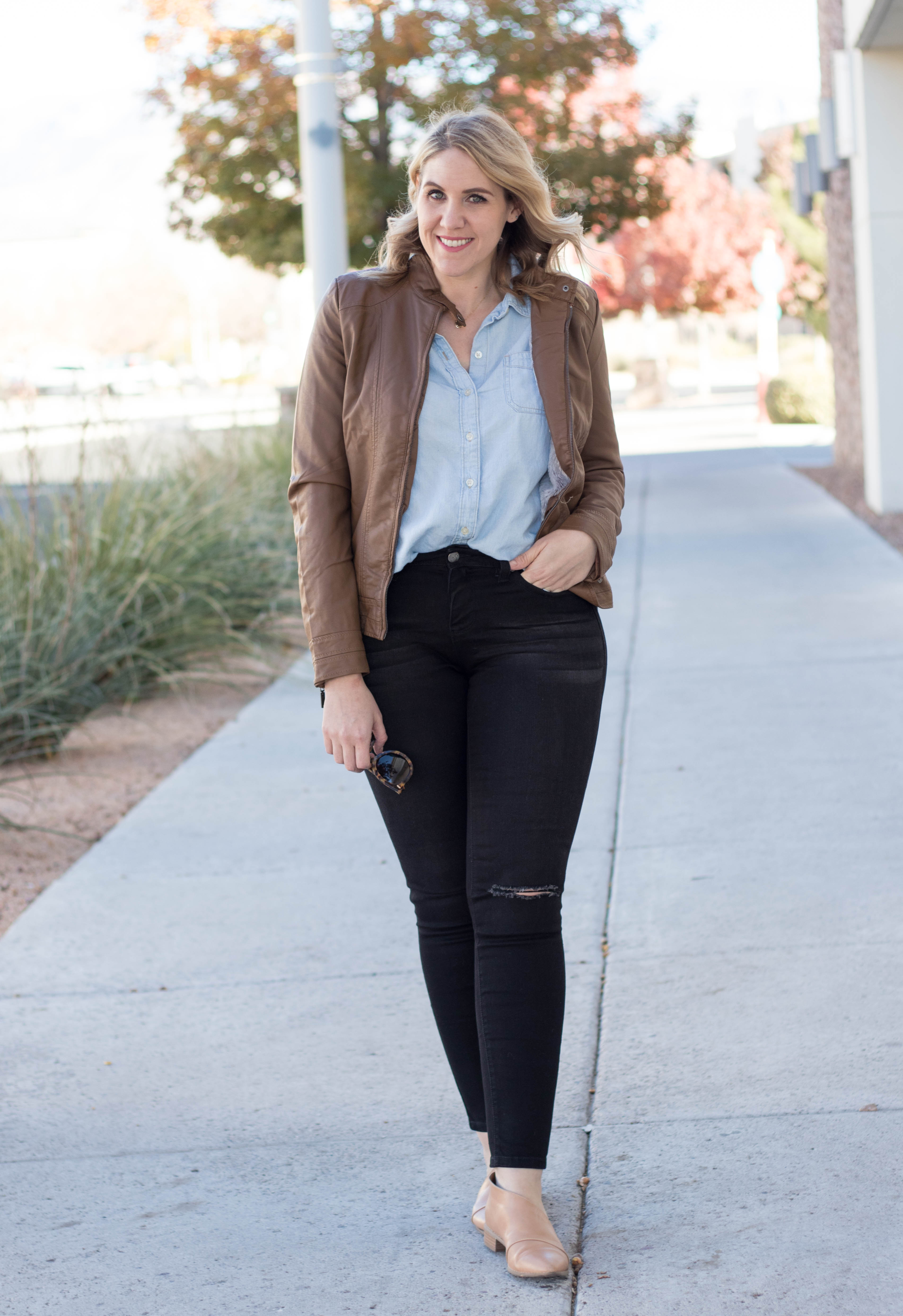 cute fall outfit mom style #fallfashion #blackjeans #bomberjacket