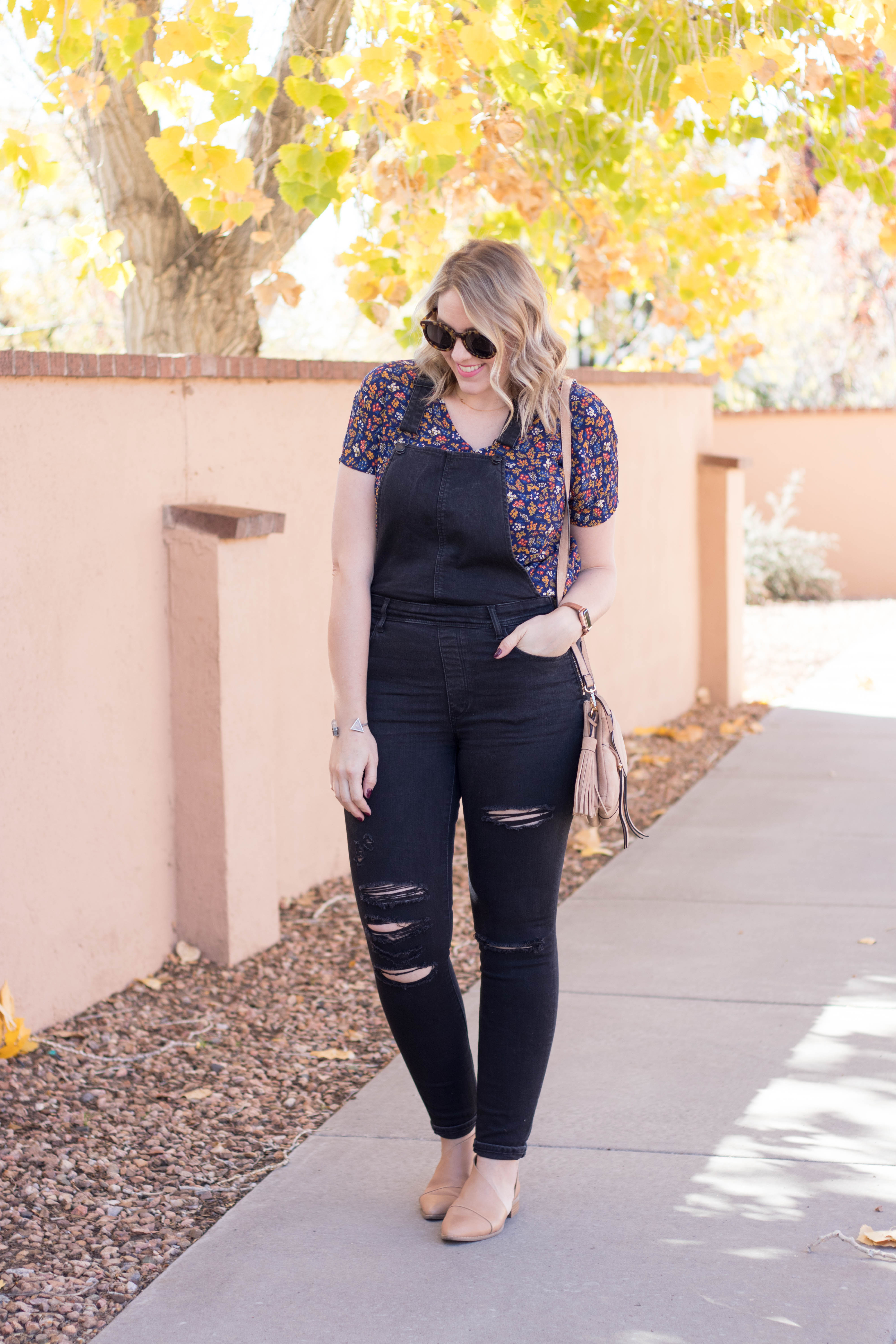 black distressed overalls outfit #overalls #fallfashion #overallsoutfit