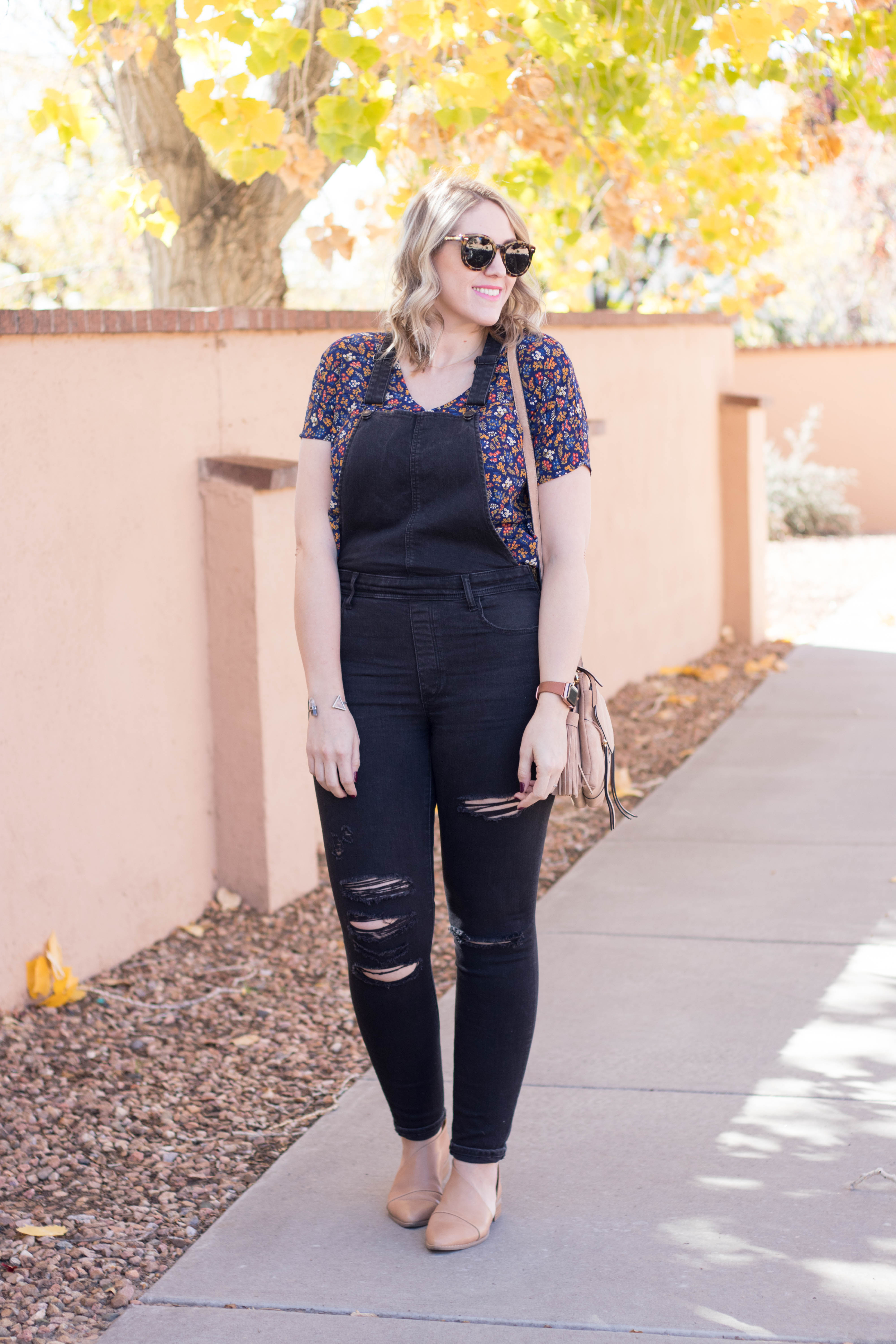 black overalls for fall outfit #fallstyle #fallfashion #madewell