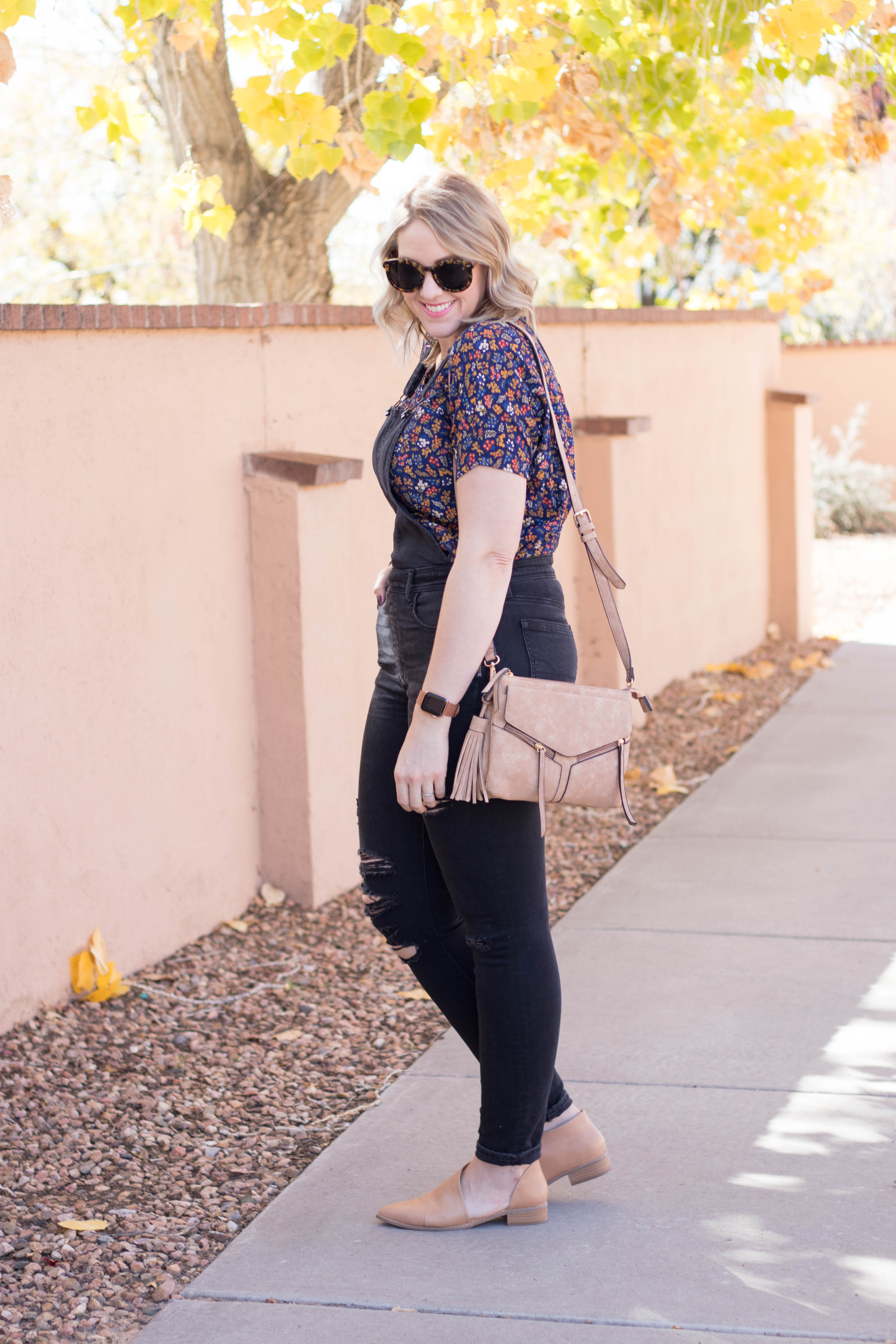 how to style overalls for fall #fallfashion #overalls #theweeklystyleedit
