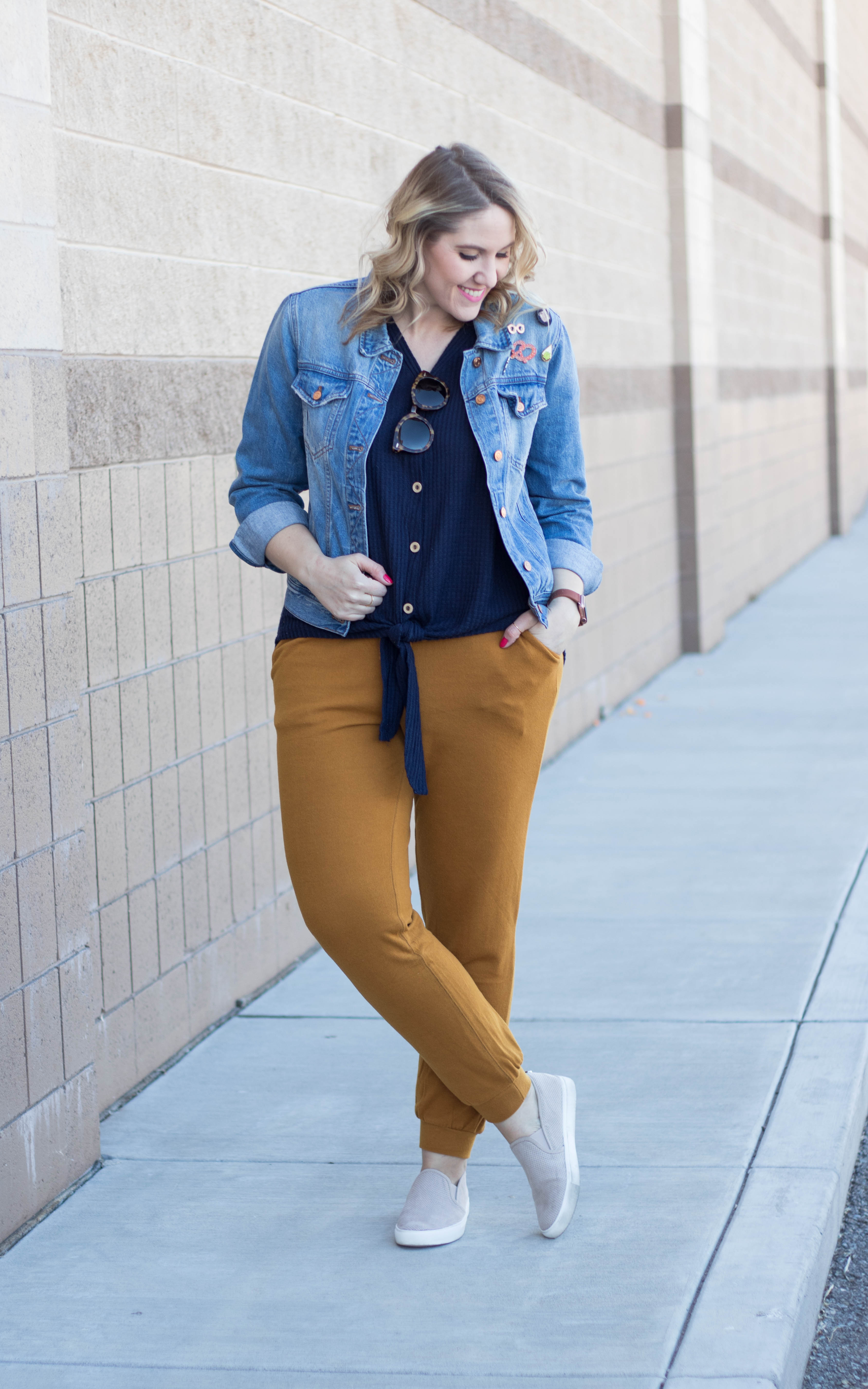 jcrew classic denim jacket and joggers #joggersoutfit #fallfashion #tallfashion