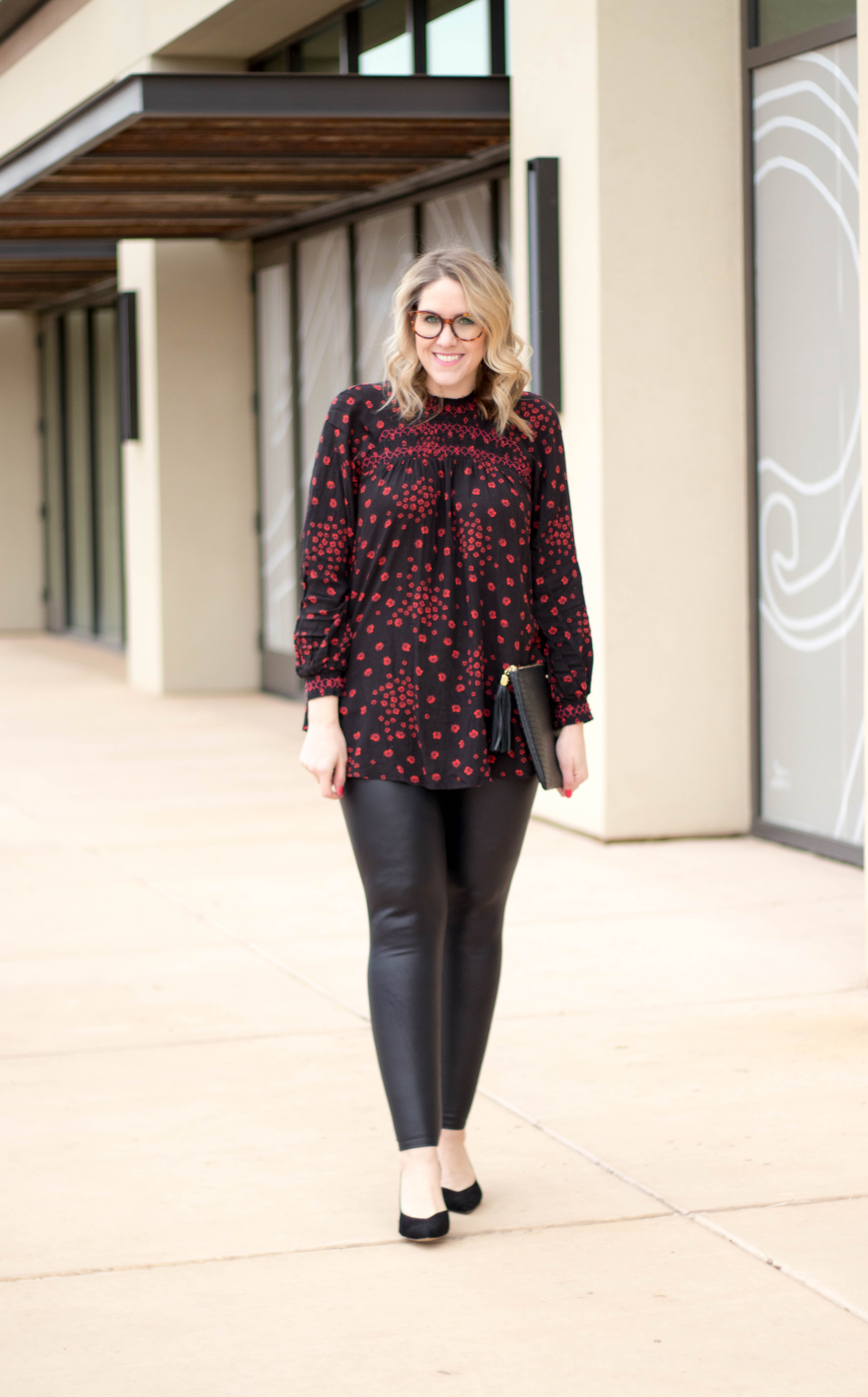 leather leggings outfit free people tunic #winterstyle #datenightoutfit #weartowork