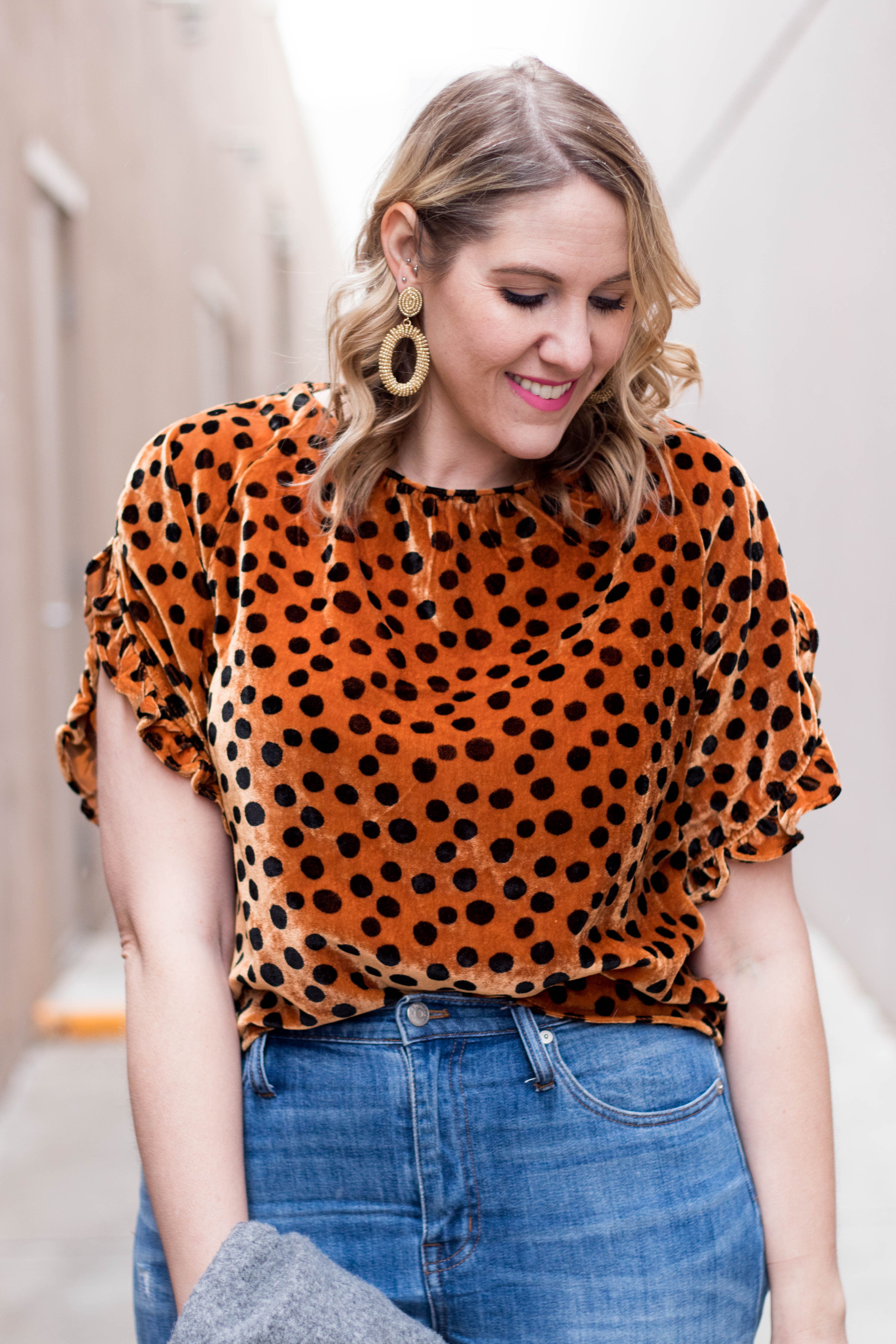 madewell leopard dot ruffle sleeve top #velvettop #baublebar #madewell