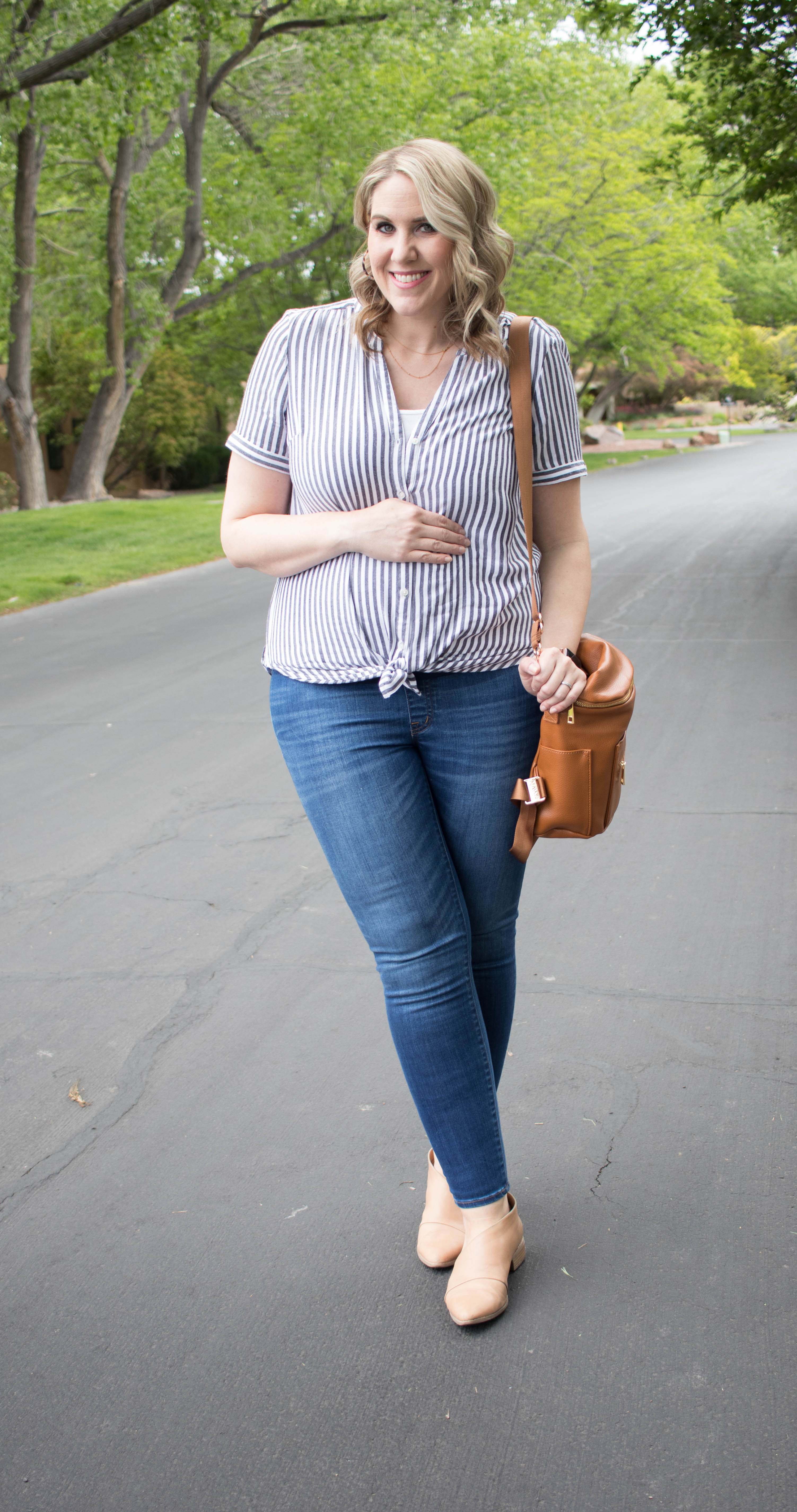 my new favorite maternity jeans #maternityjeans #maternitystyle #fawndesign