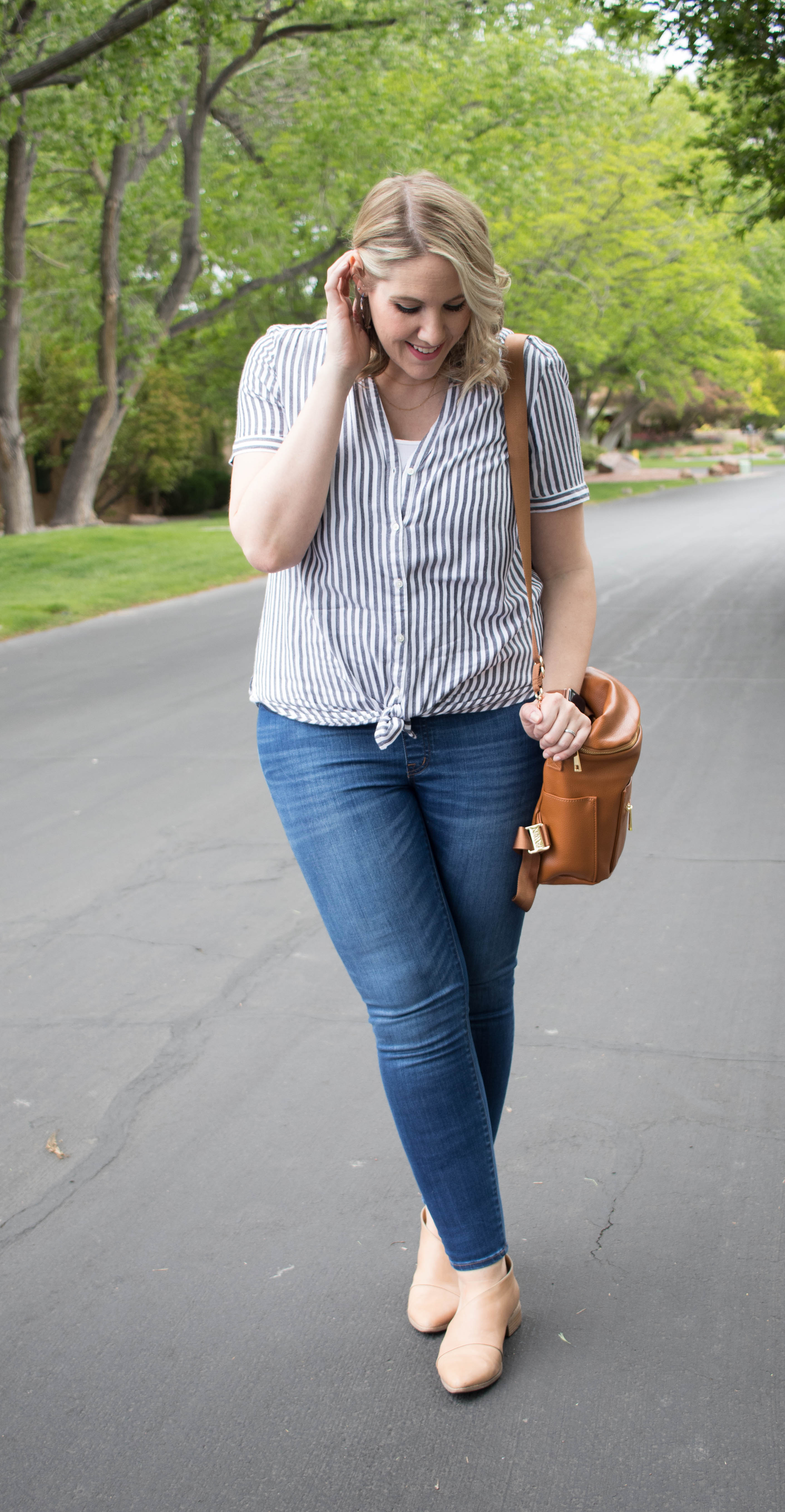 cute madewell maternity jeans #pregnancy #bumpstyle #madewell #fawndesign