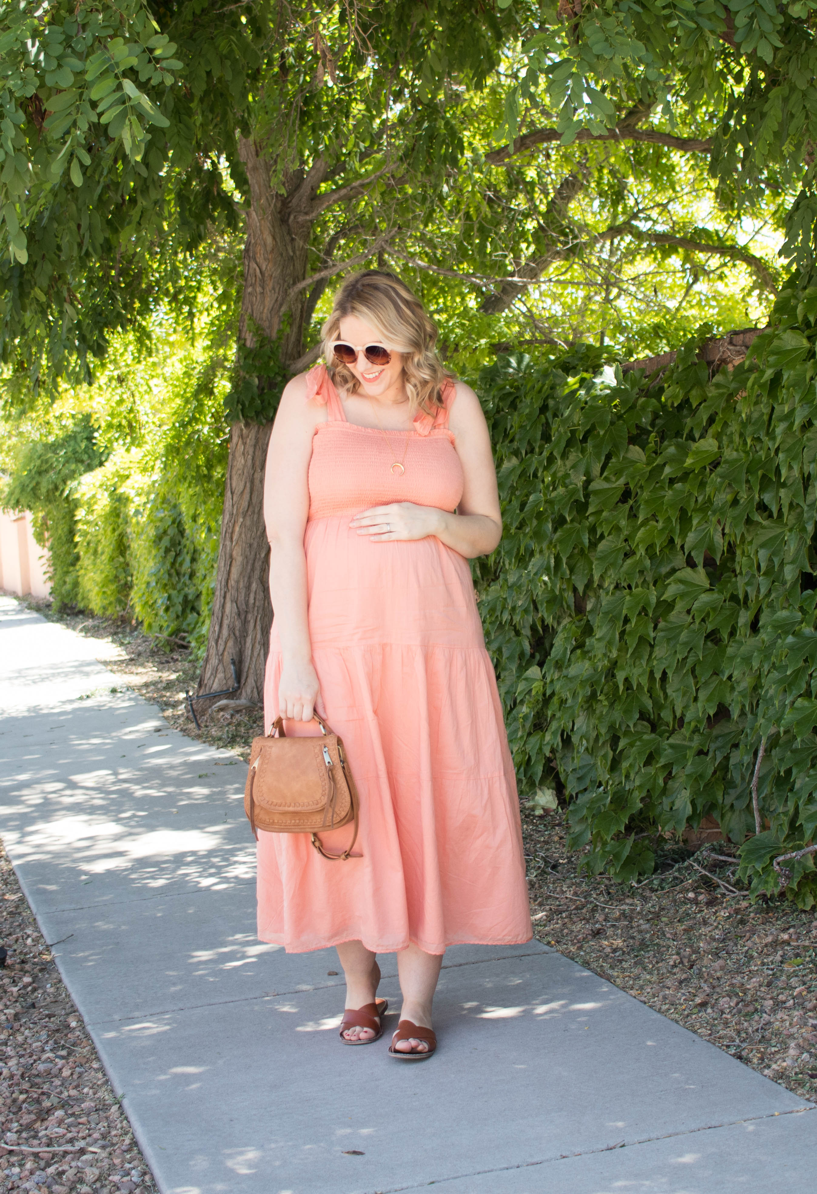 what to wear for summer while pregnant #pregnancy #momstyle #maternitydress