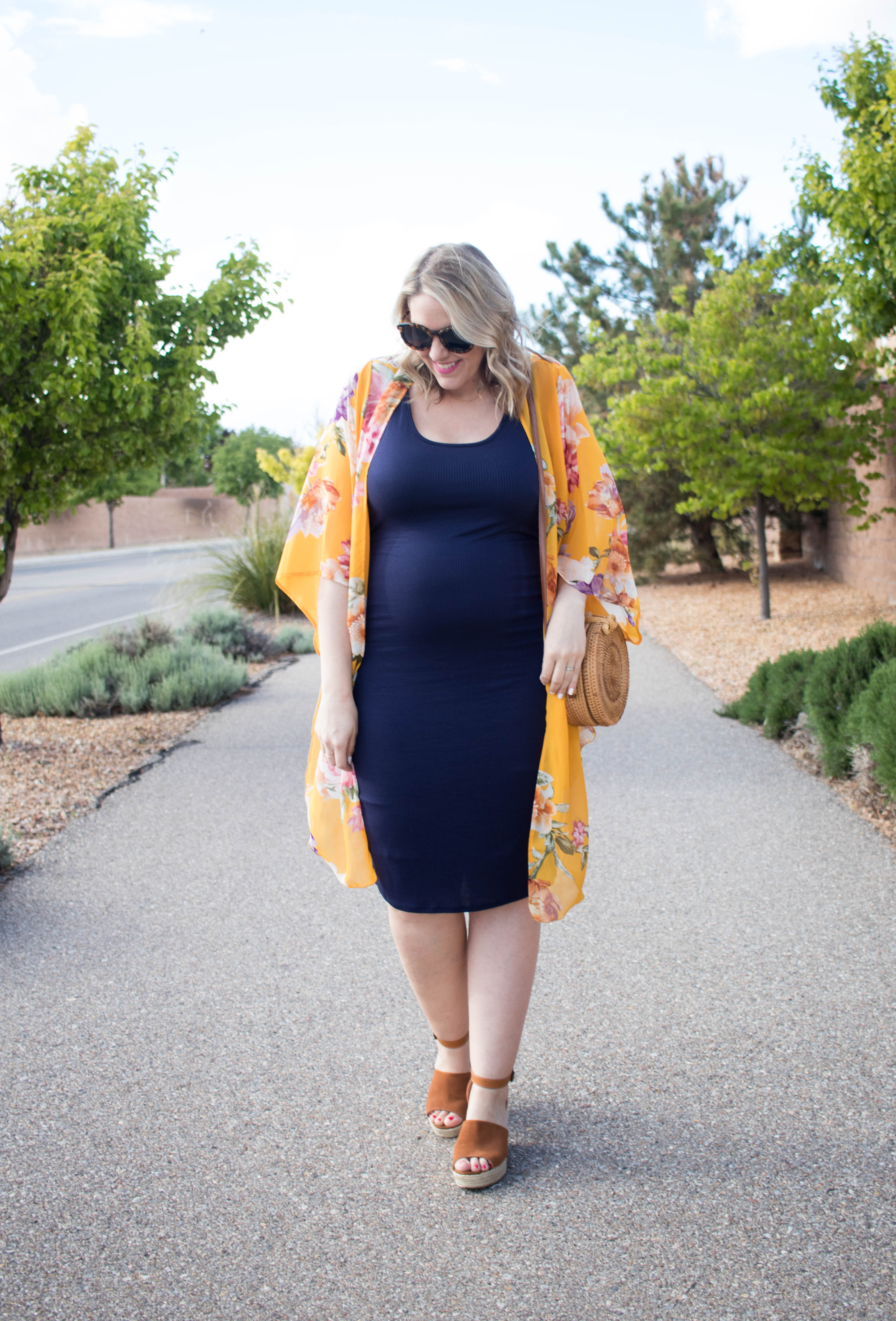 the best maternity dress pink blush #maternitydress #maternityoutfit #pregnancystyle