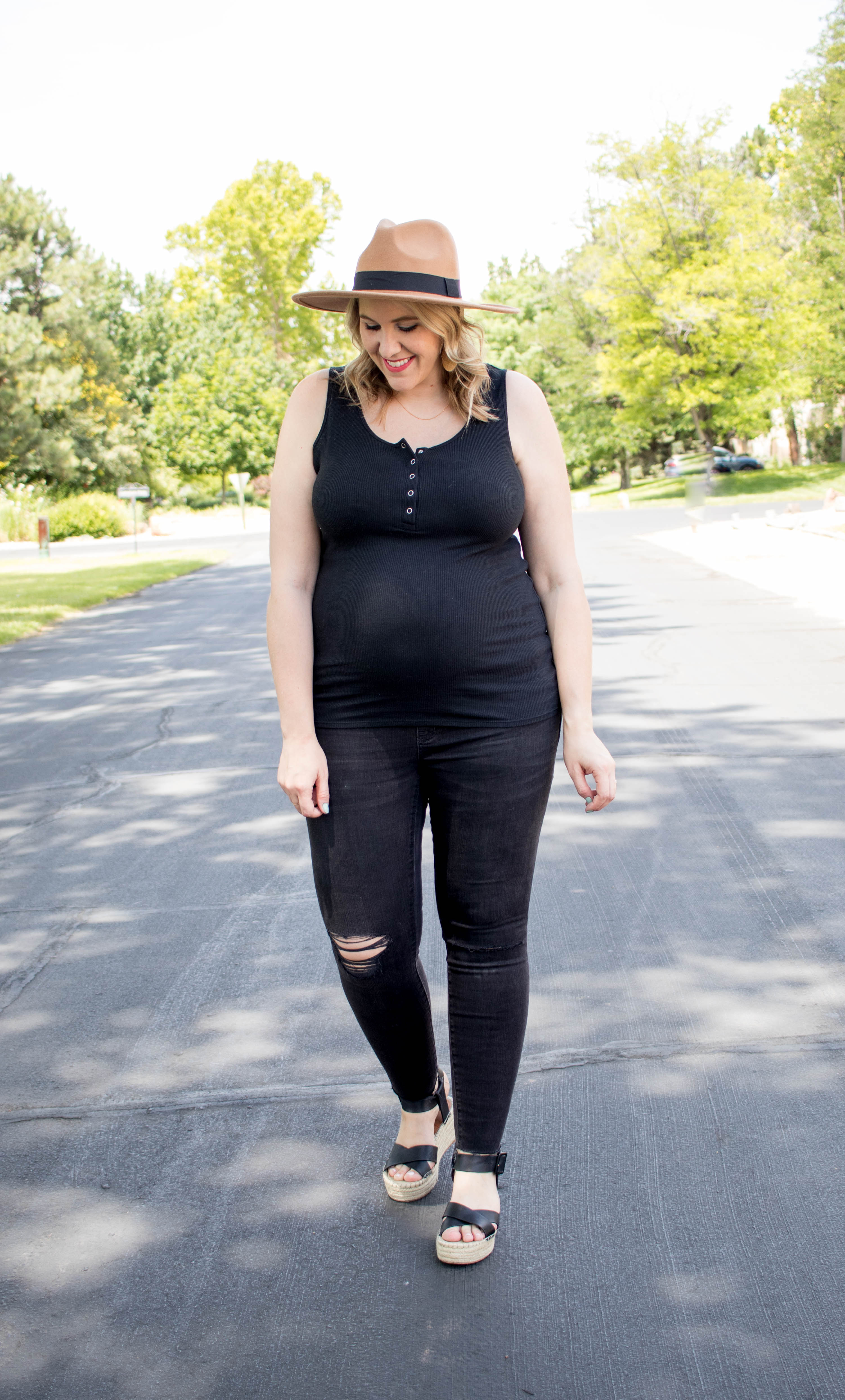 how to style maternity jeans #madewell #maternityjeans #bumpstyle #pregnancy