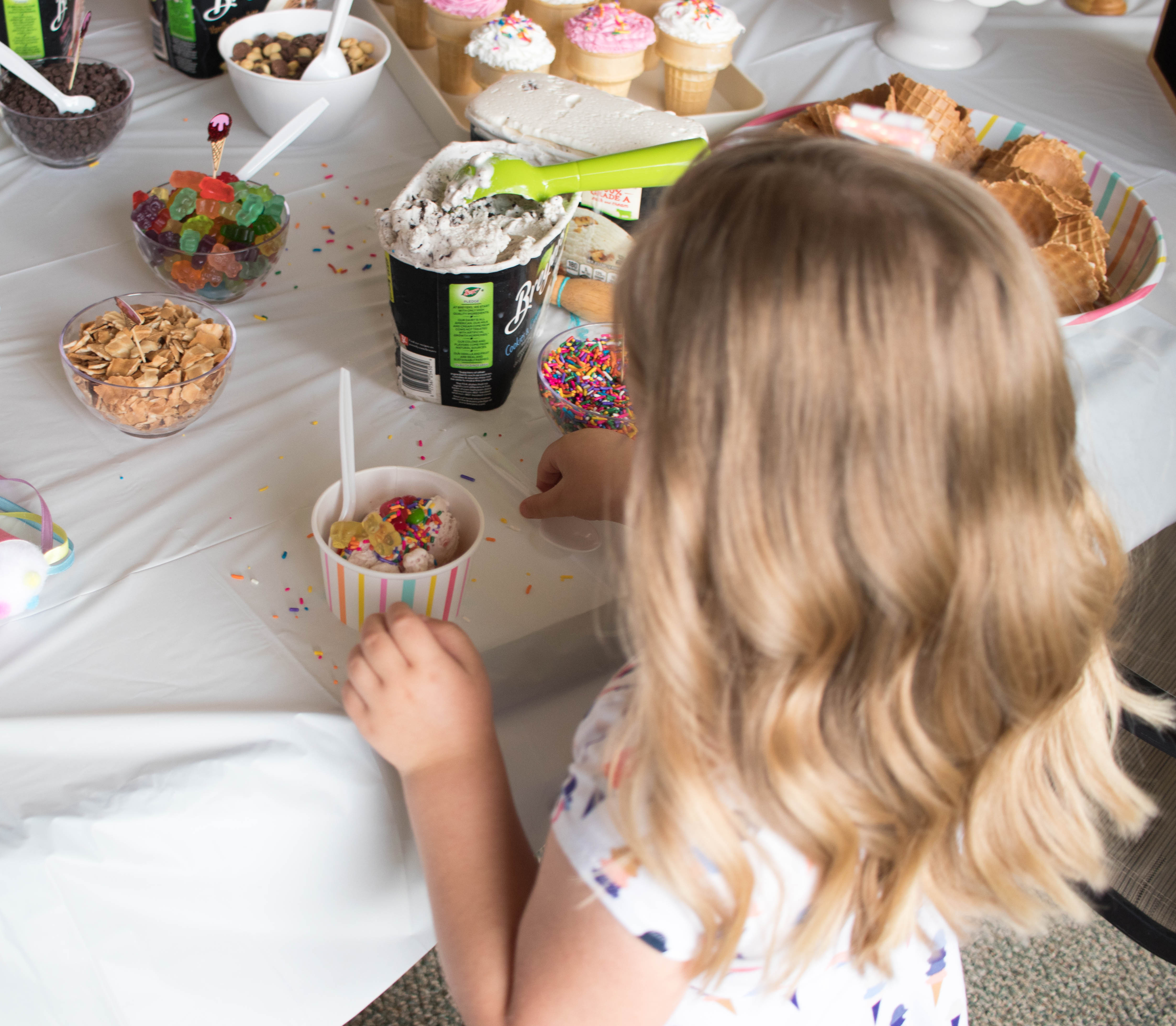 toddler girl ice cream themed birthday party 4th birthday #birthday #girlsbirthday #toddlerbirthdayparty