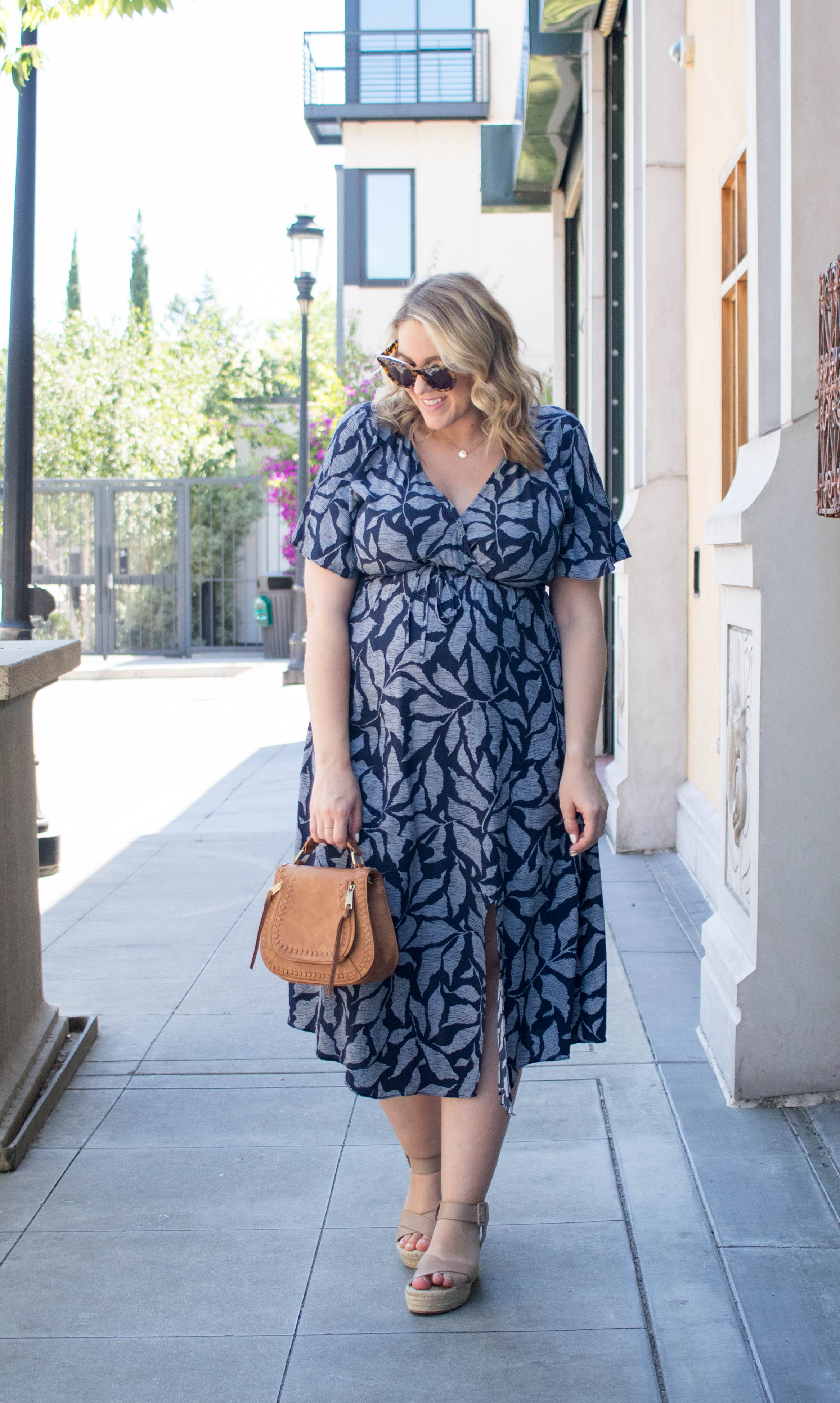 flutter sleeve maternity dress Ingrid & Isabel #maternityfashion #bumpstyle #summerdress