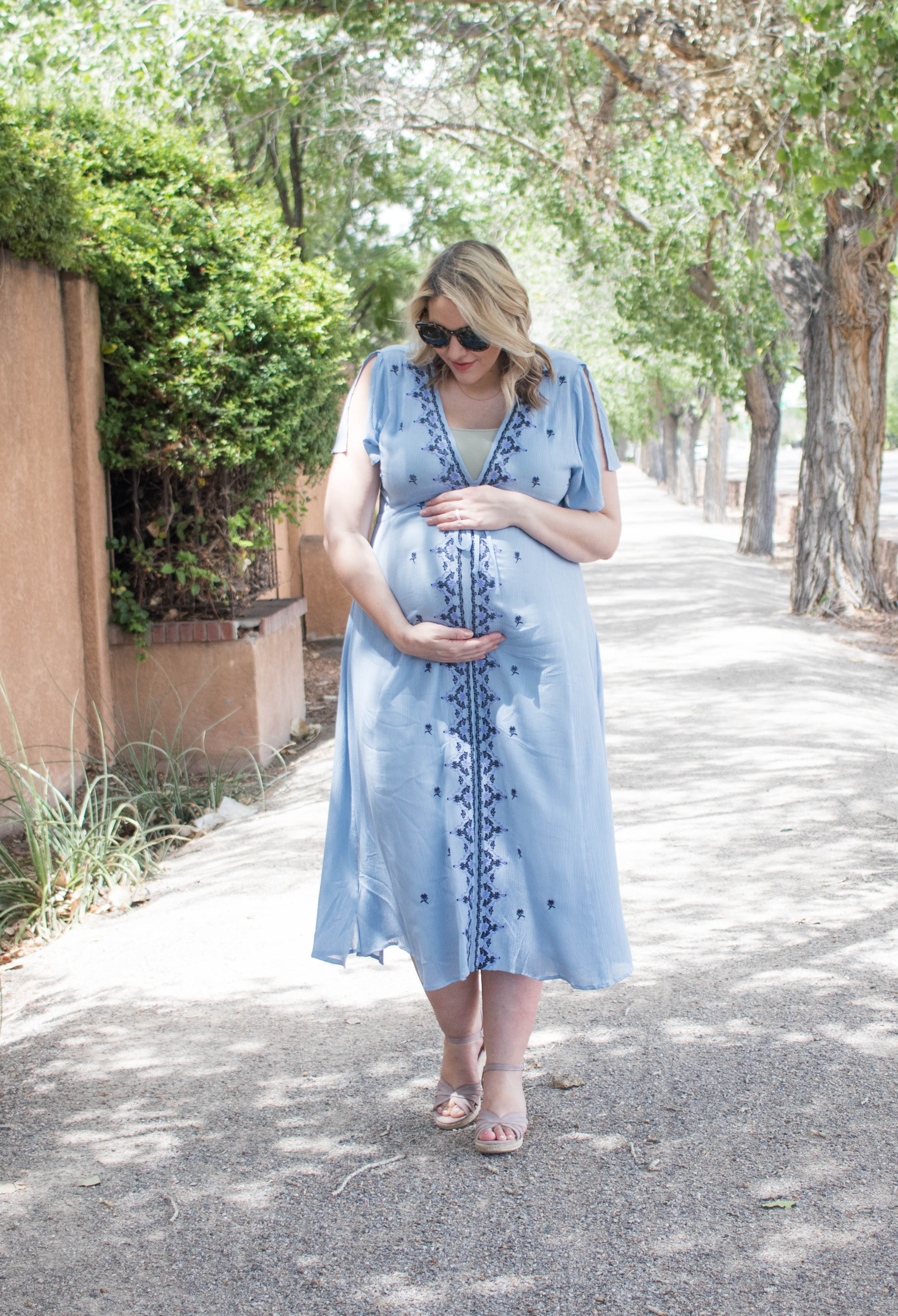 non-maternity dress that's perfect for a bump #maternitydress #maternityfashion #pregnant #pregnancystyle
