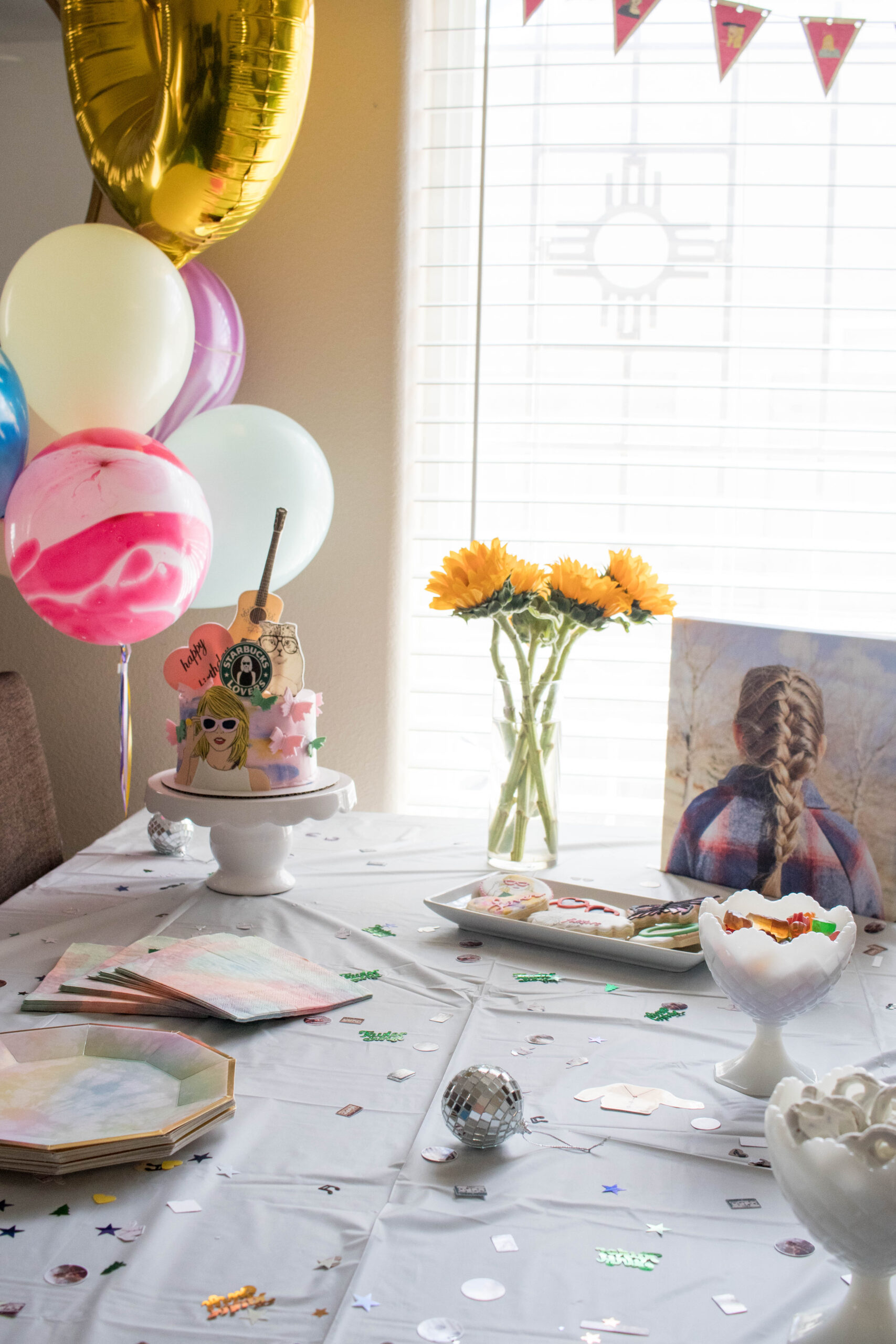 Taylor Swift themed birthday party decor #taylorswiftparty #birthdaypartyideas #girlsbirthdayparty